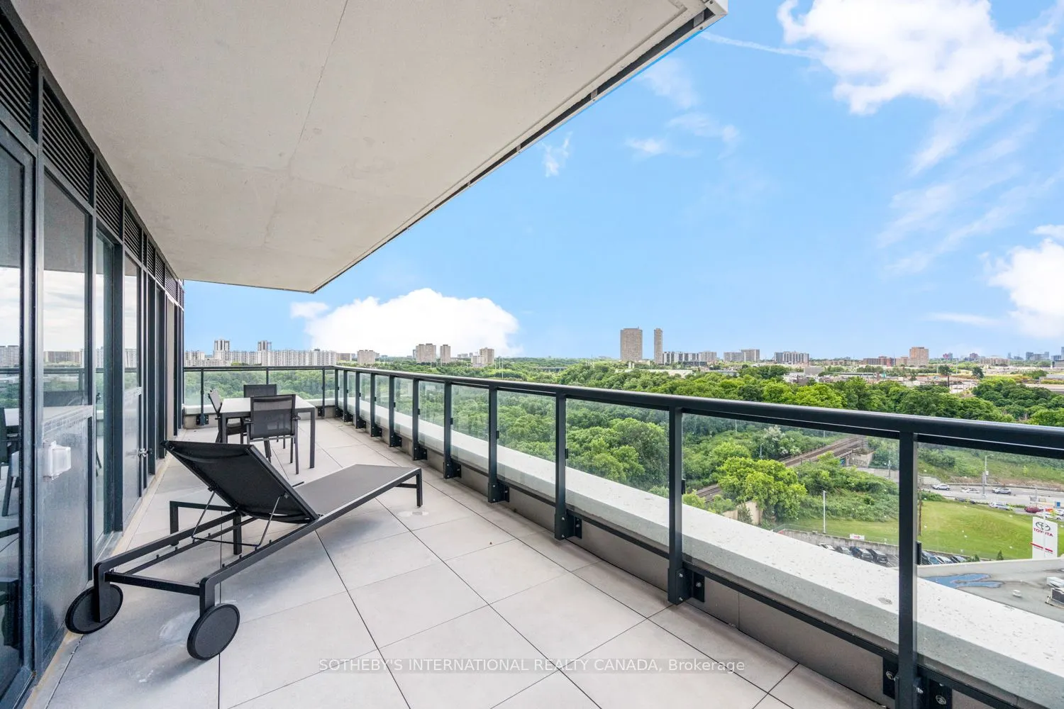 30 Inn on the Park Drive, #1109