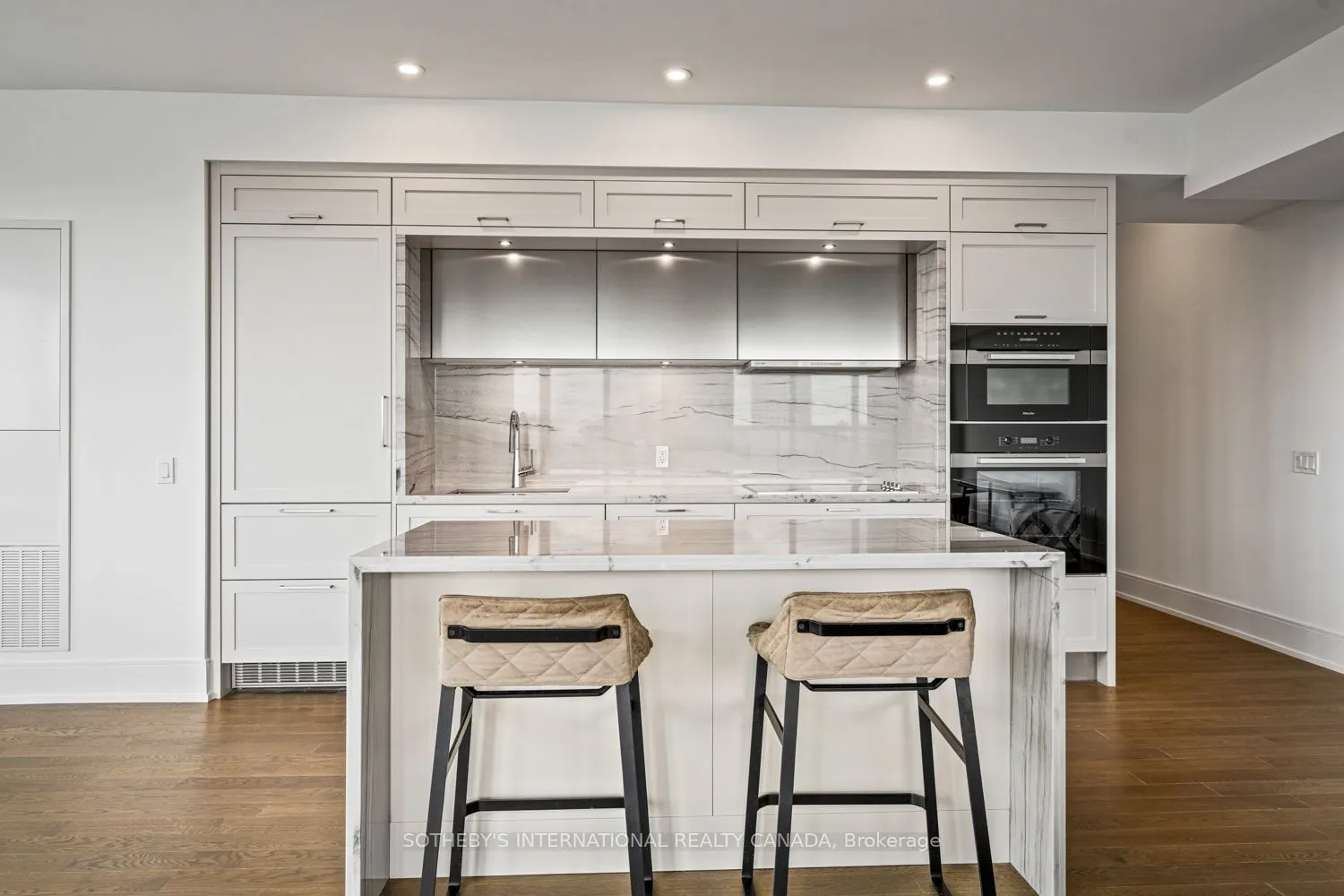 30 Inn on the Park Drive, #1109