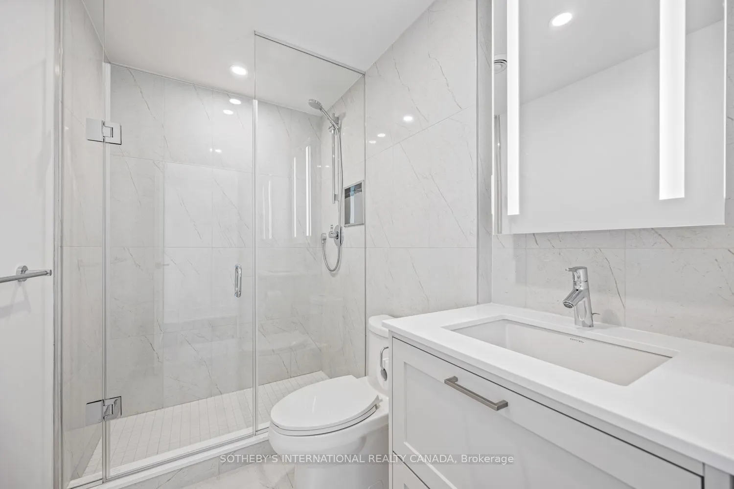 30 Inn on the Park Drive, #1109