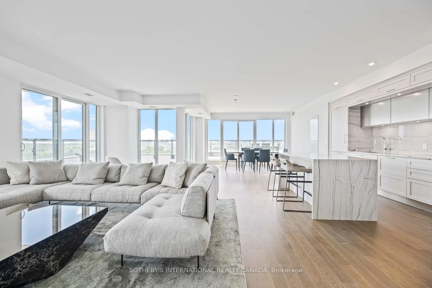 30 Inn on the Park Drive, #1109