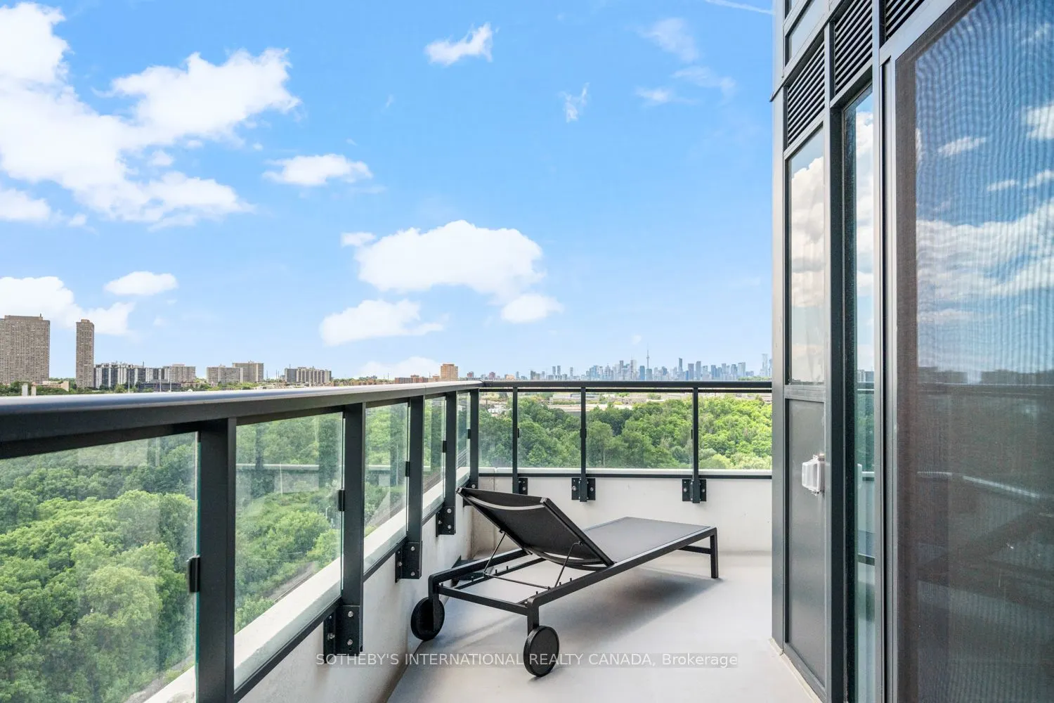 30 Inn on the Park Drive, #1109