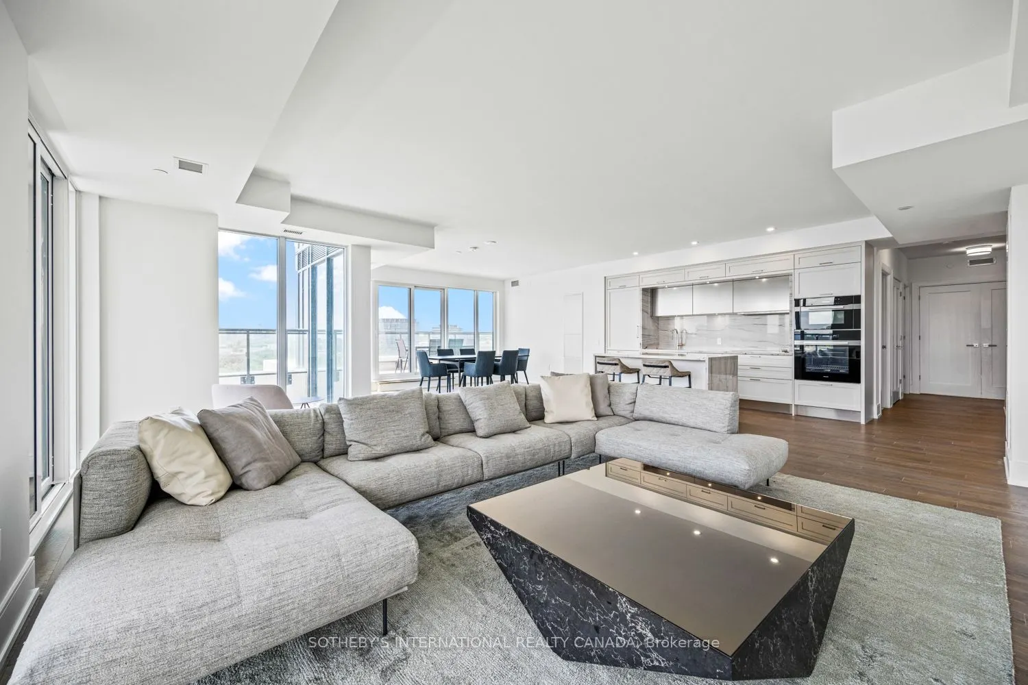 30 Inn on the Park Drive, #1109