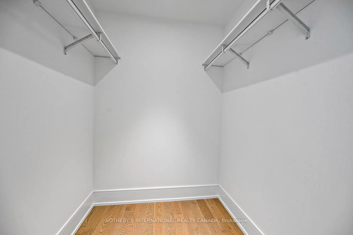 30 Inn on the Park Drive, #1109