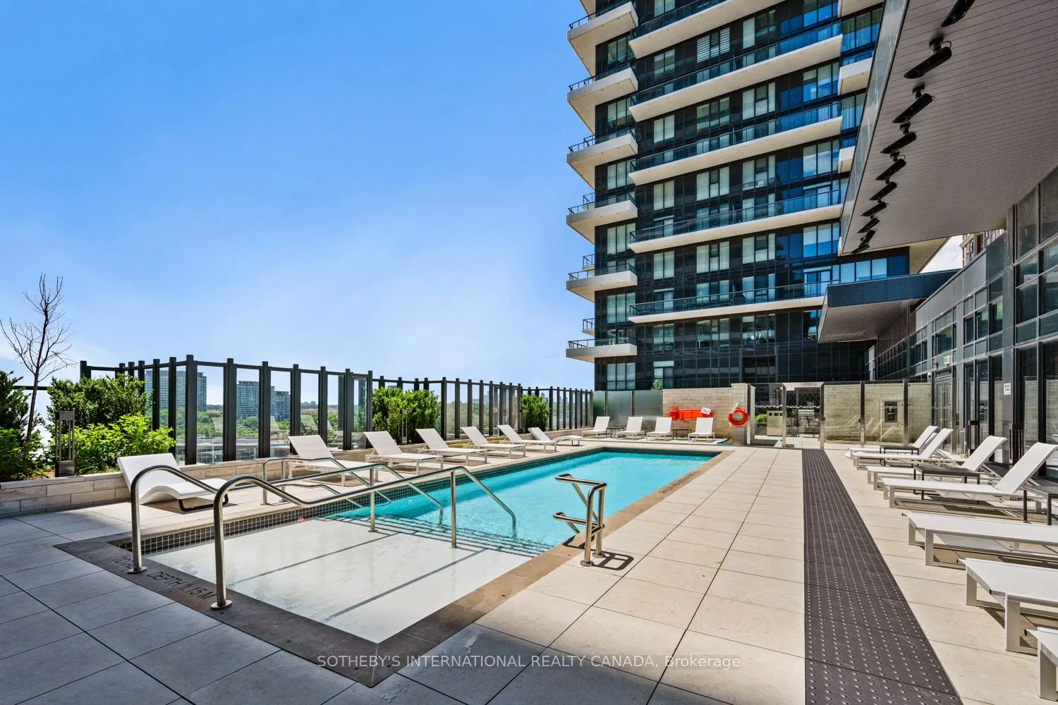 30 Inn on the Park Drive, #1109