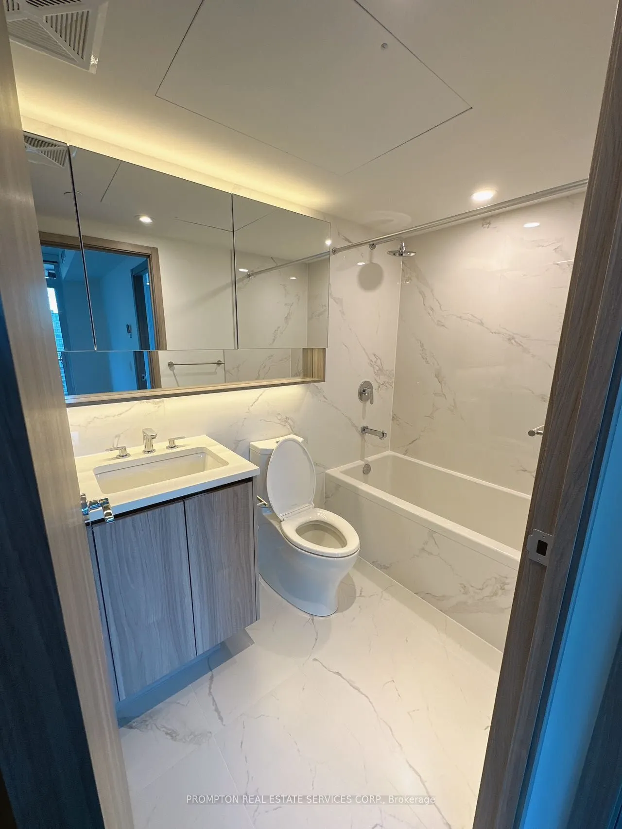 38 Widmer Street, #4903