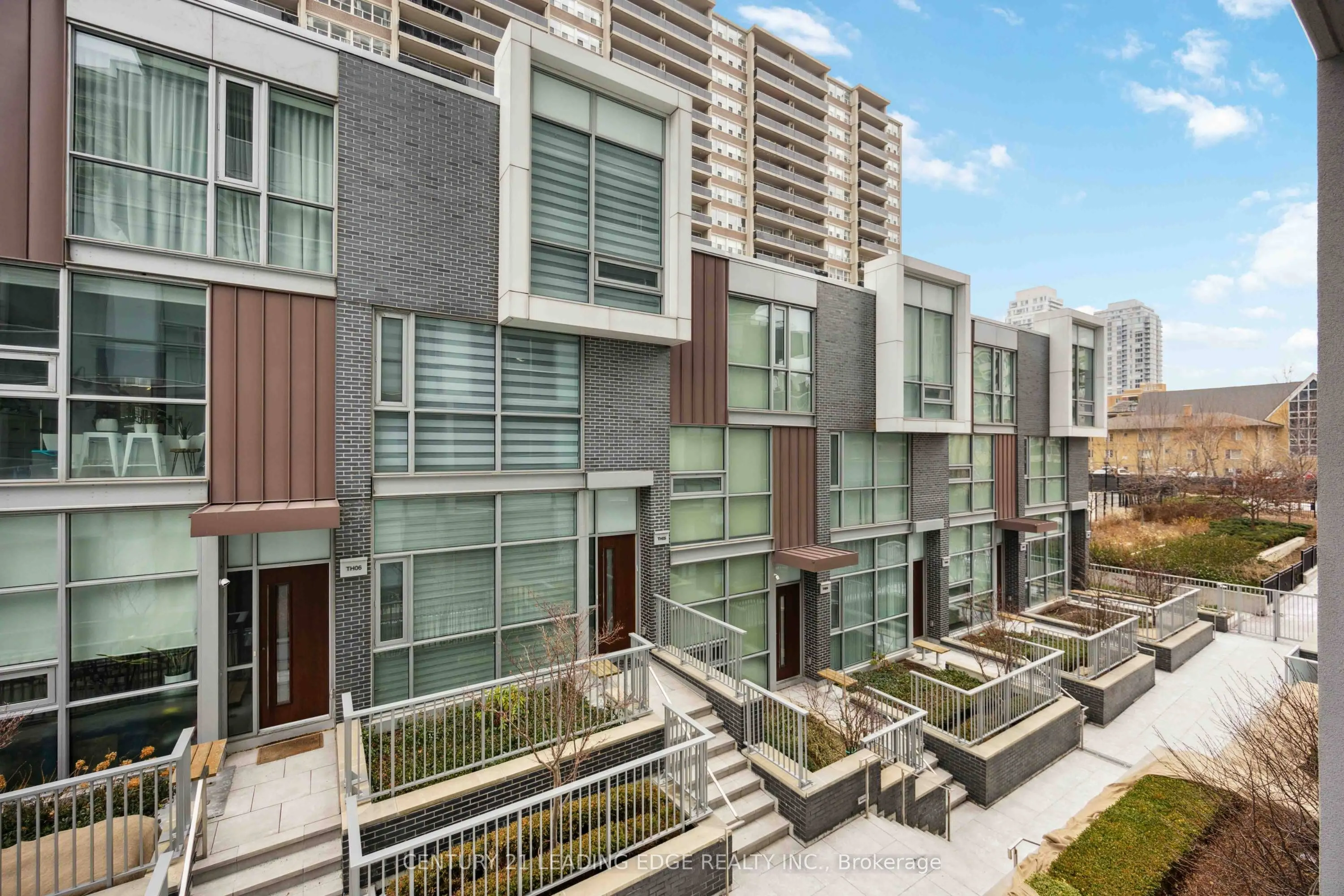 101 Erskine Avenue, #208