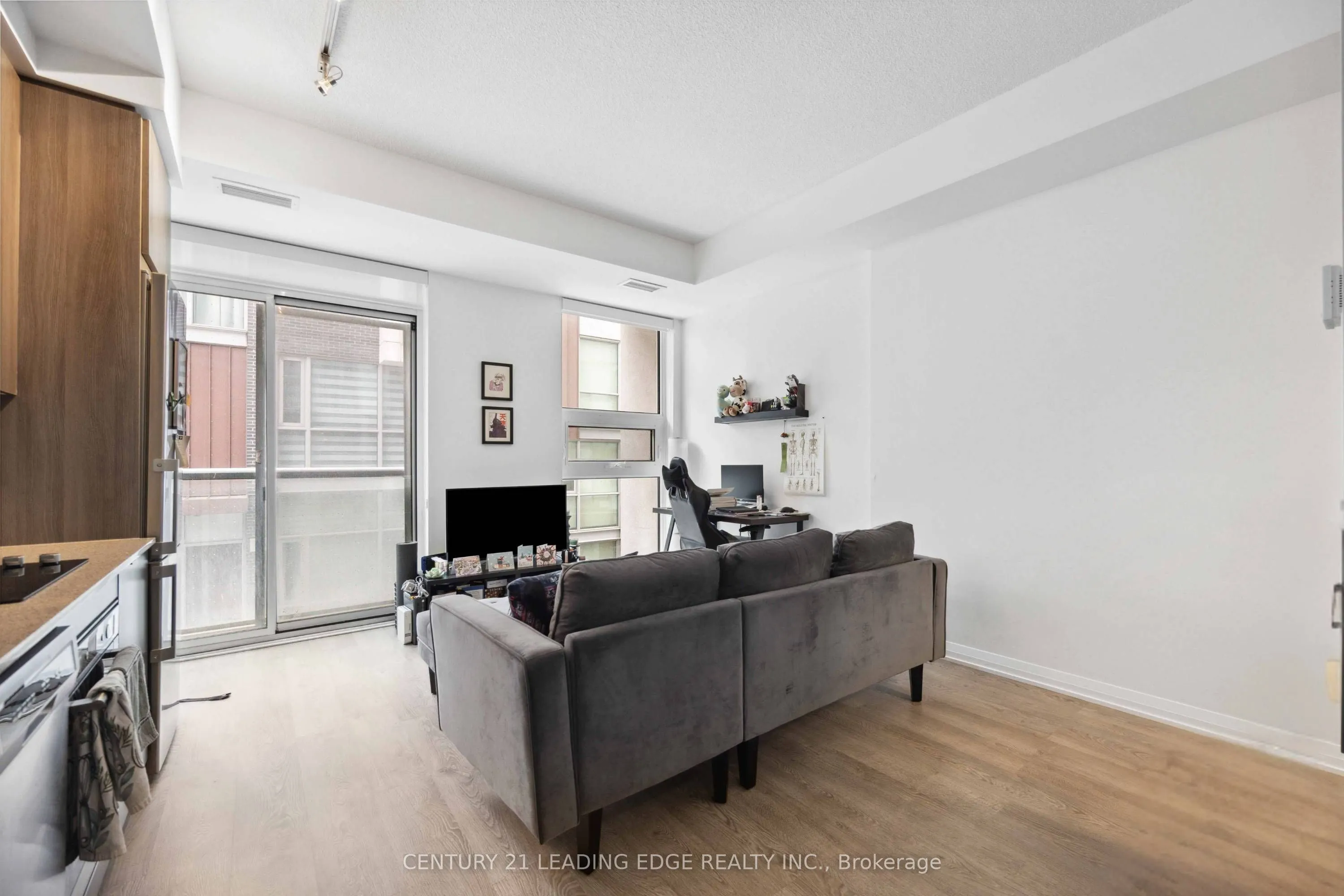 101 Erskine Avenue, #208
