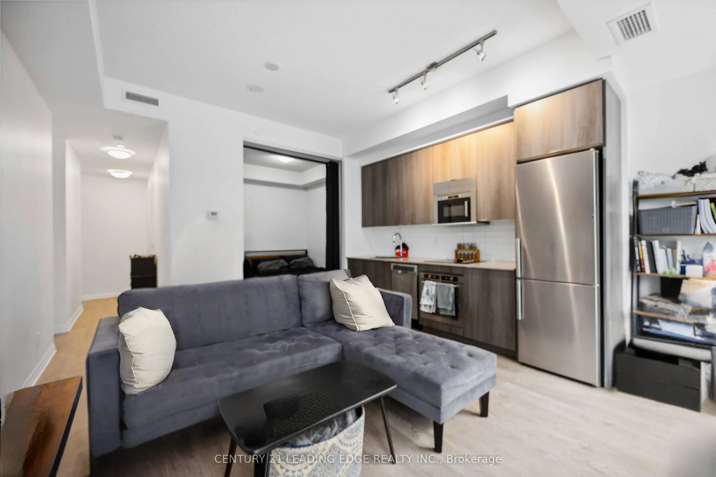 101 Erskine Avenue, #208