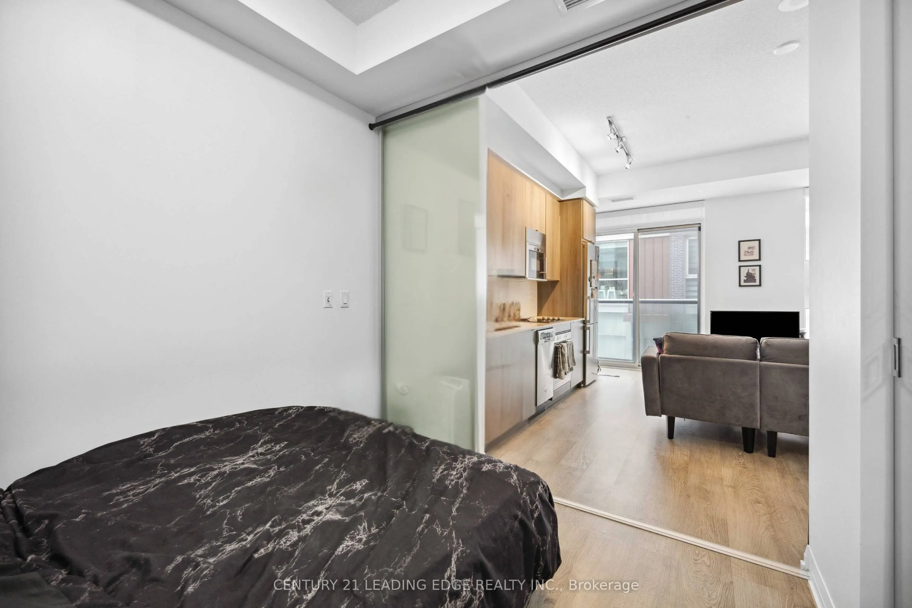 101 Erskine Avenue, #208
