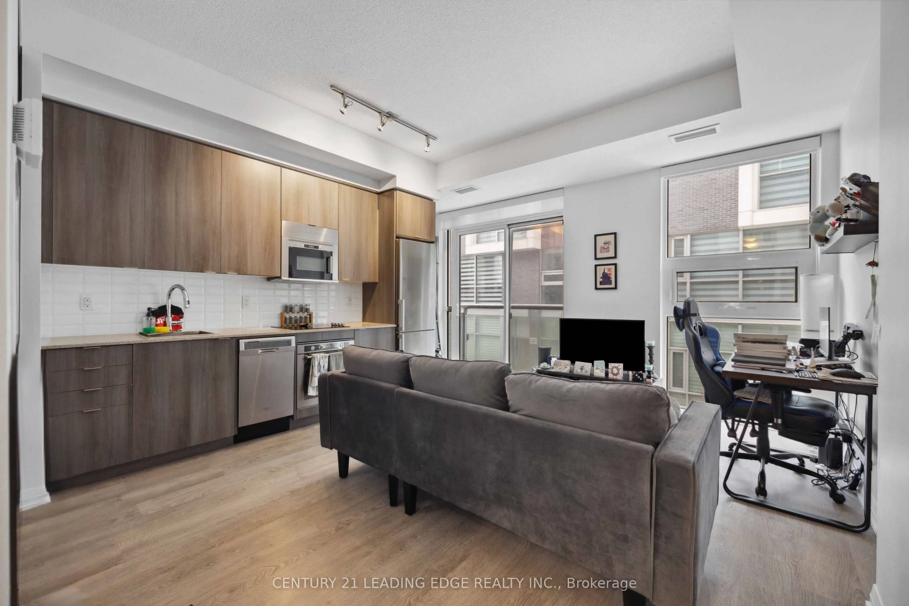 101 Erskine Avenue, #208