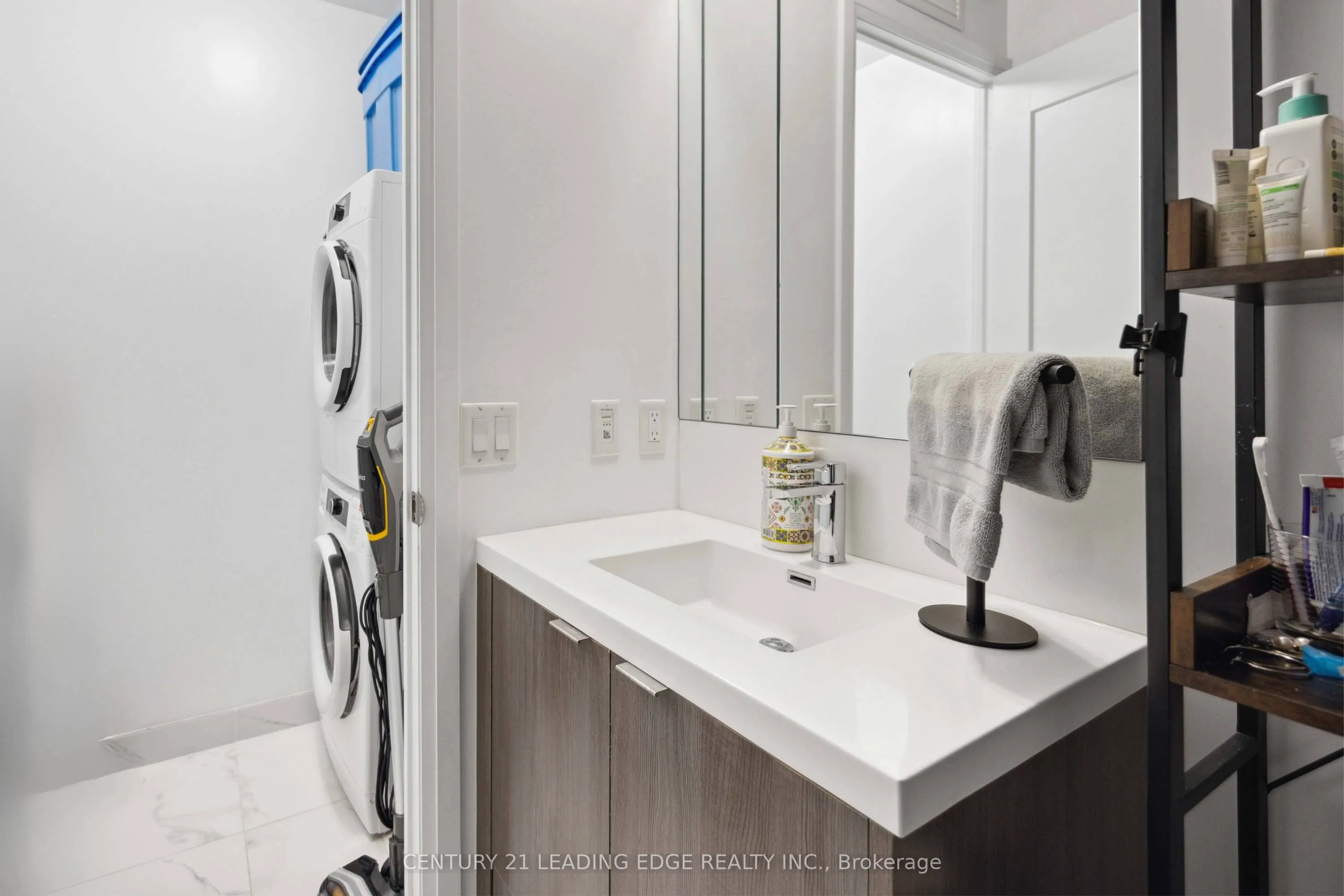 101 Erskine Avenue, #208