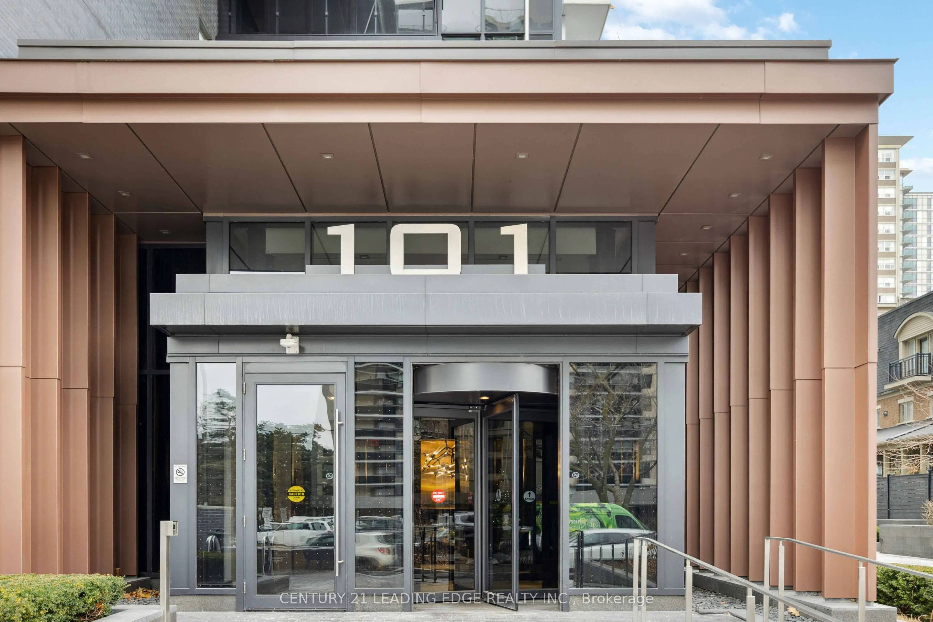 101 Erskine Avenue, #208