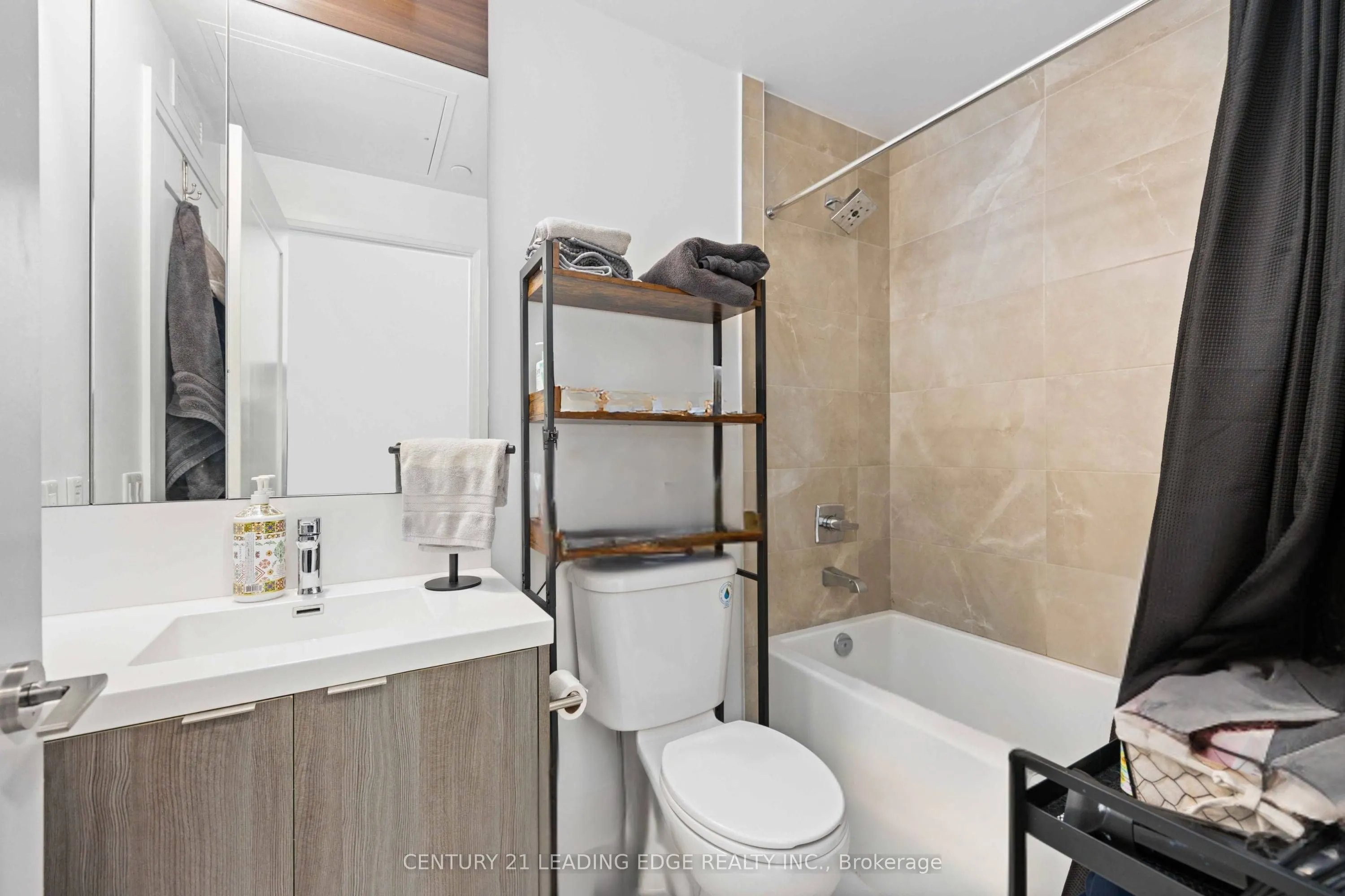 101 Erskine Avenue, #208