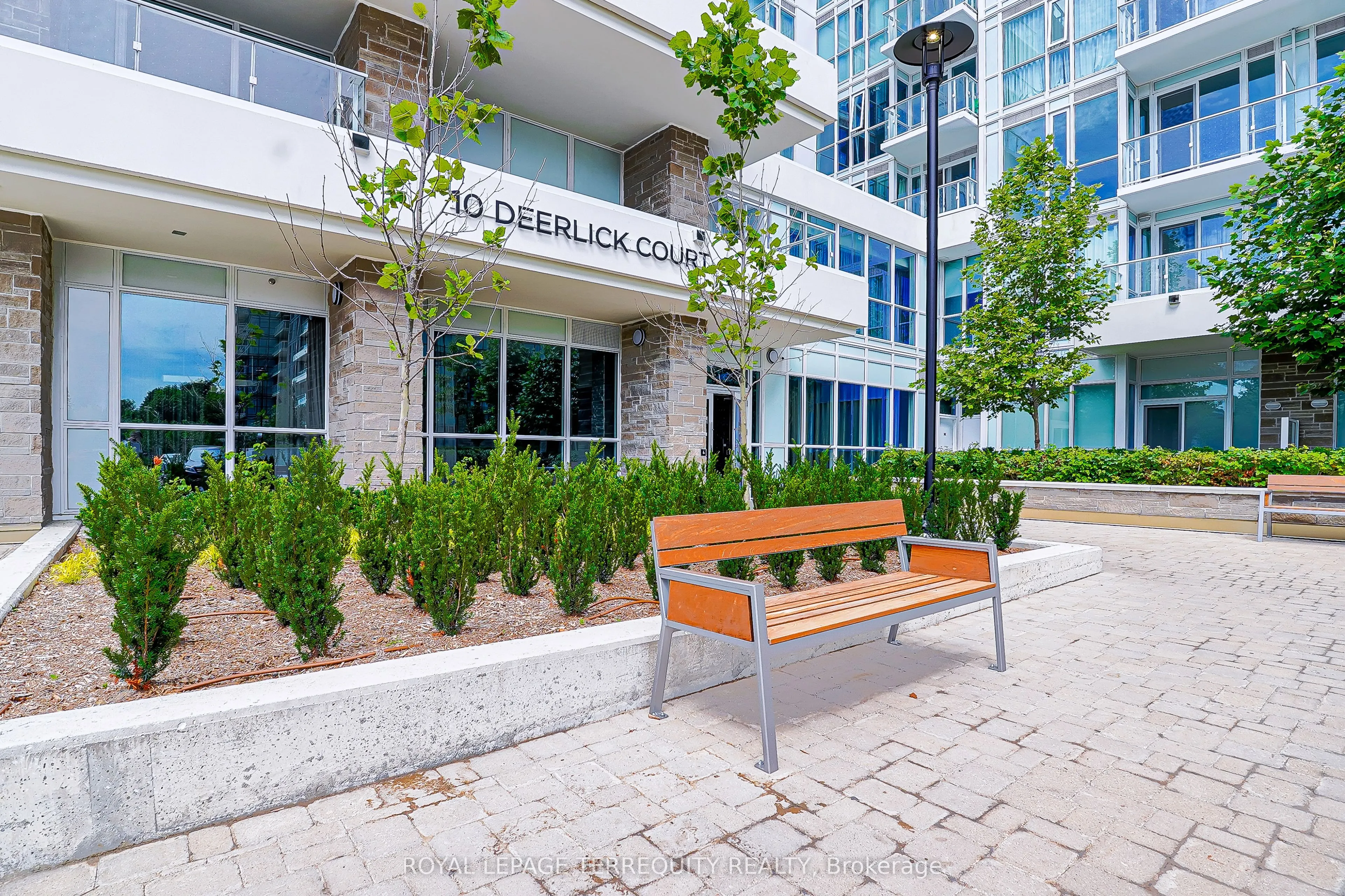 10 Deerlick Court, #906