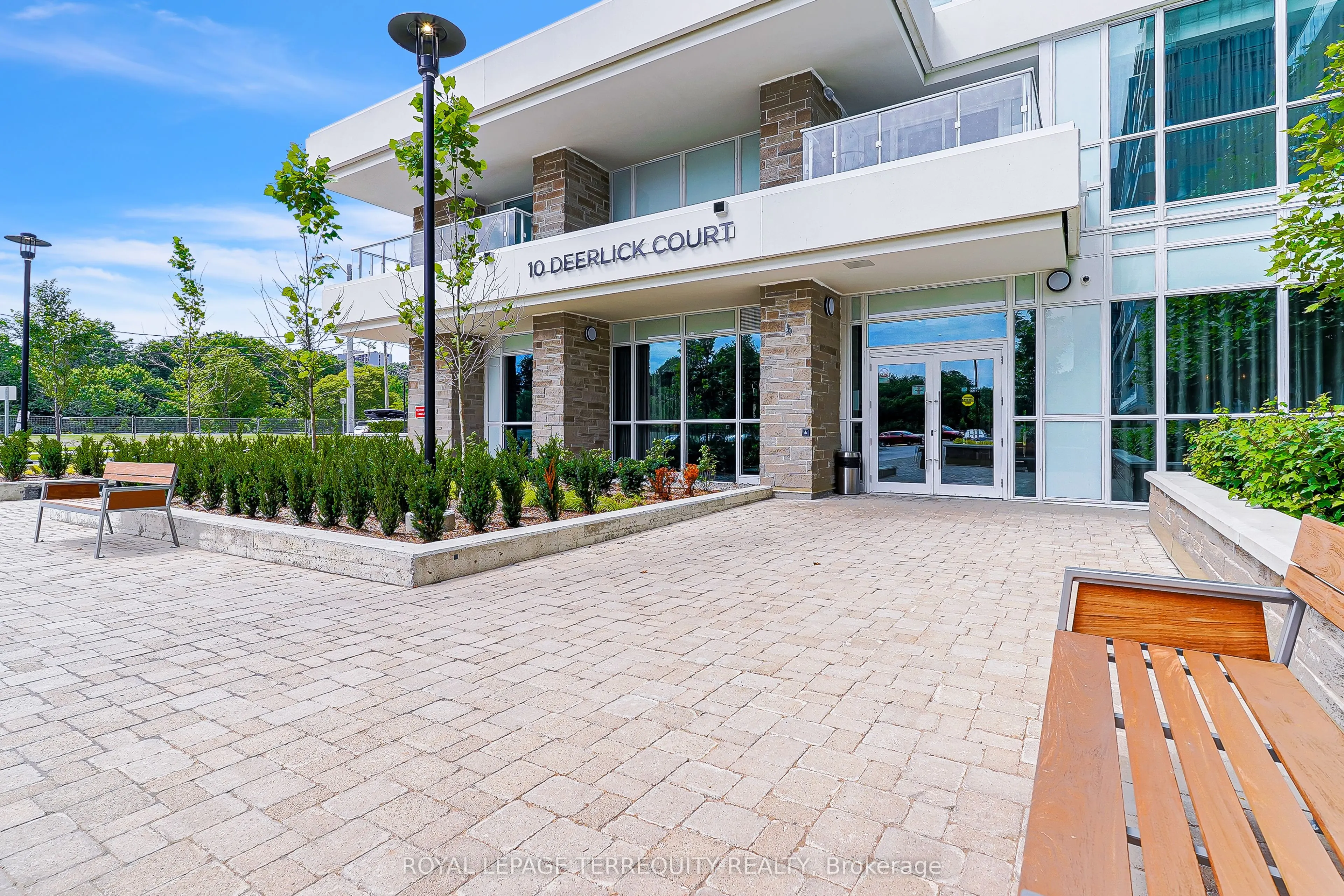 10 Deerlick Court, #906