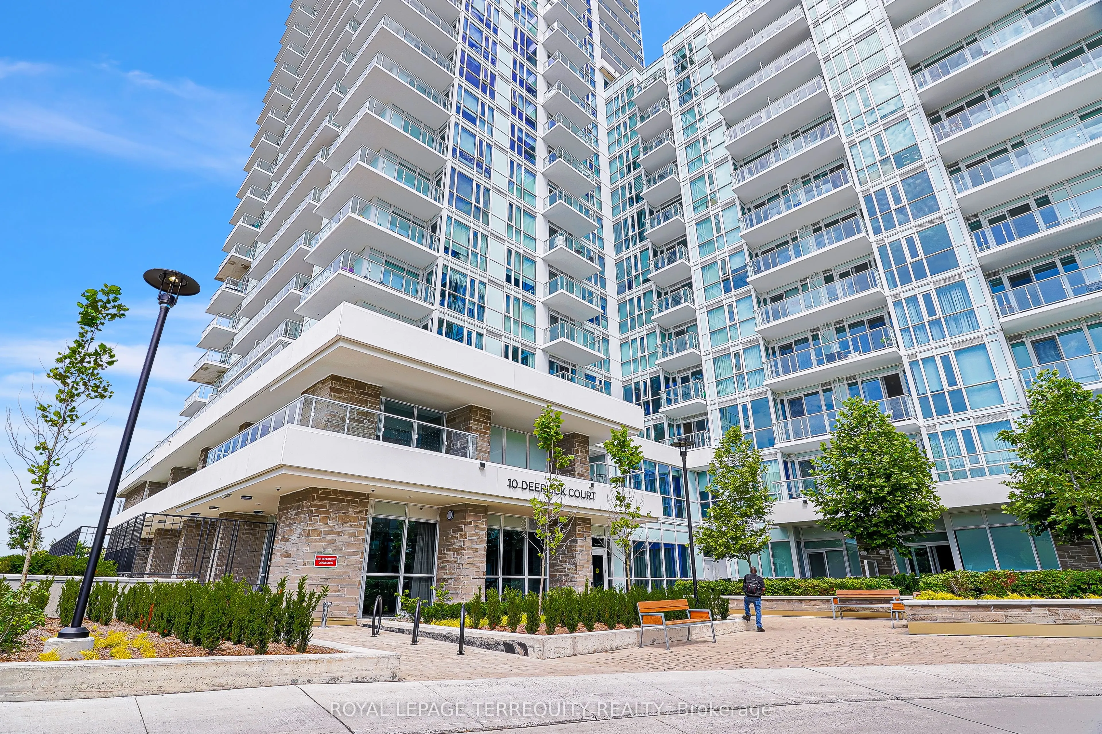 10 Deerlick Court, #906