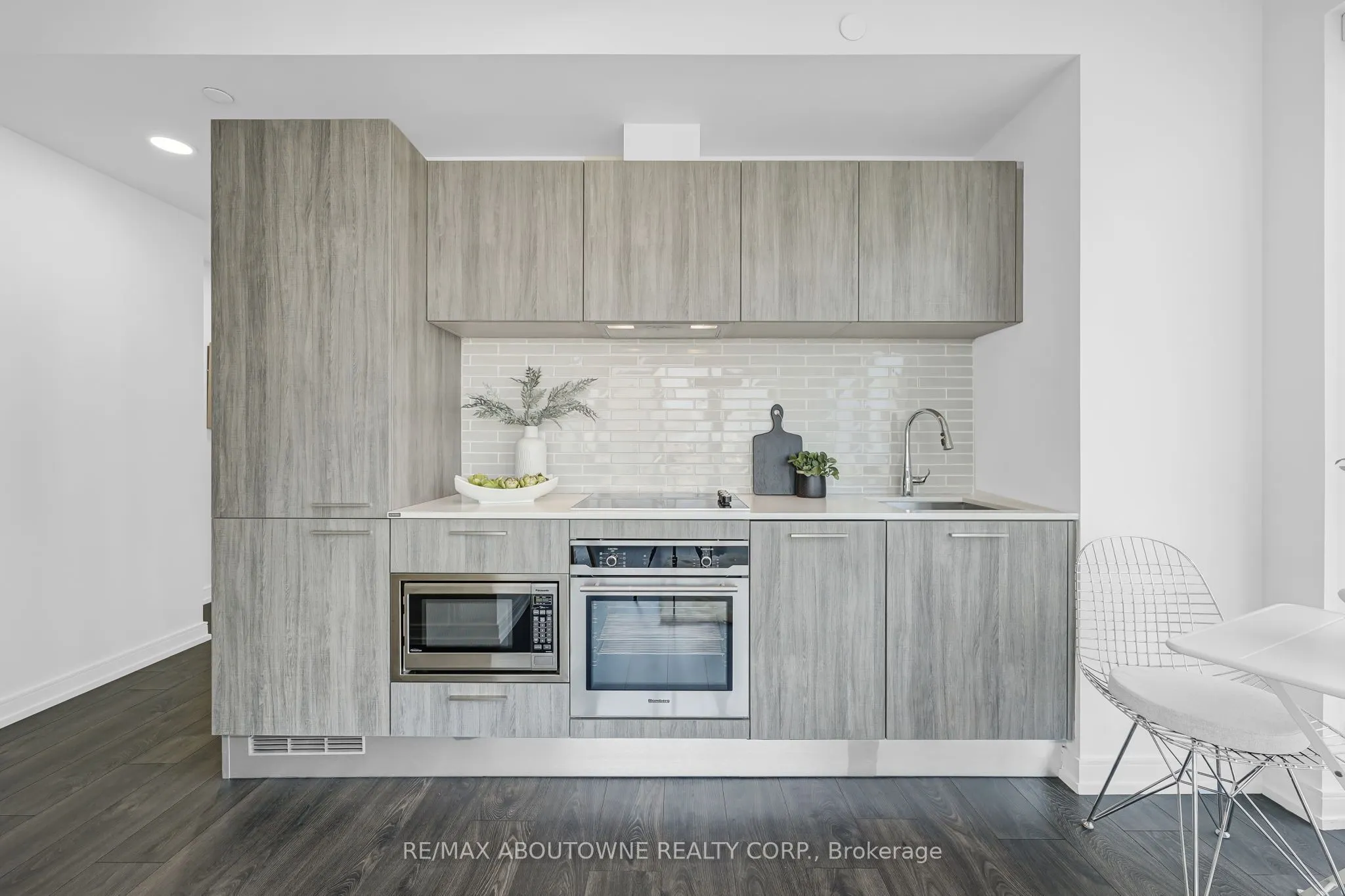 3 Gloucester Street, #1802