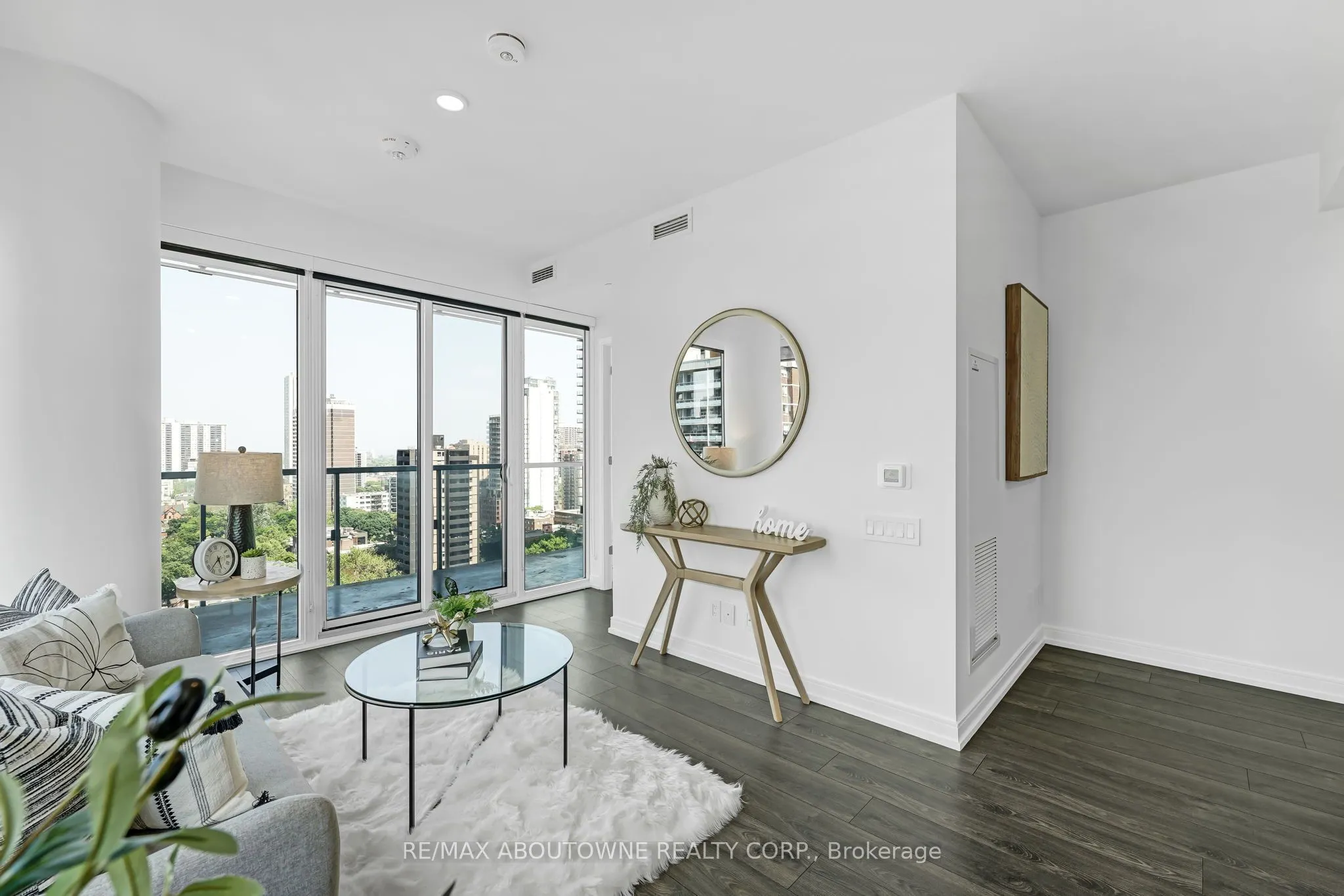 3 Gloucester Street, #1802