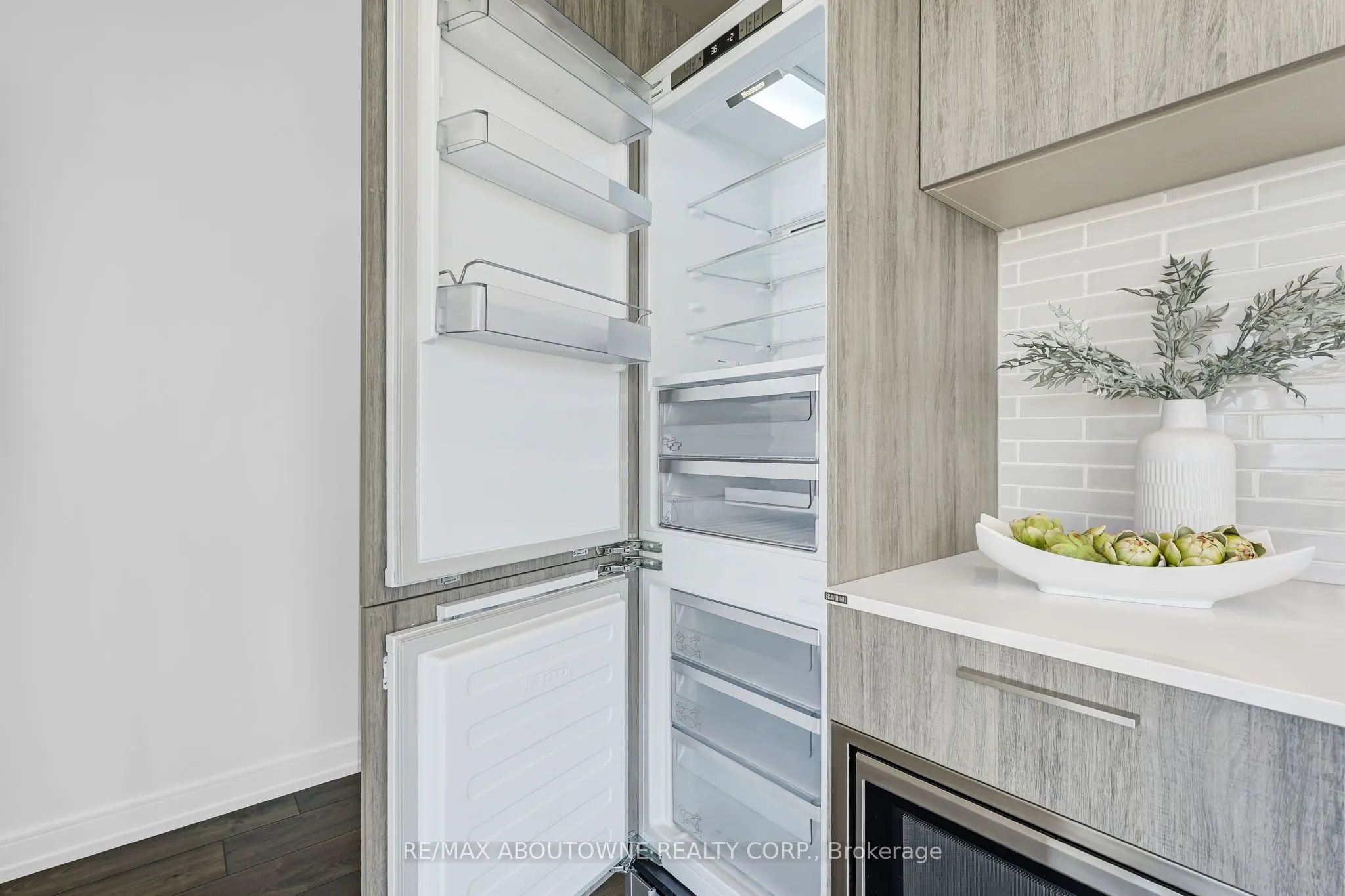 3 Gloucester Street, #1802