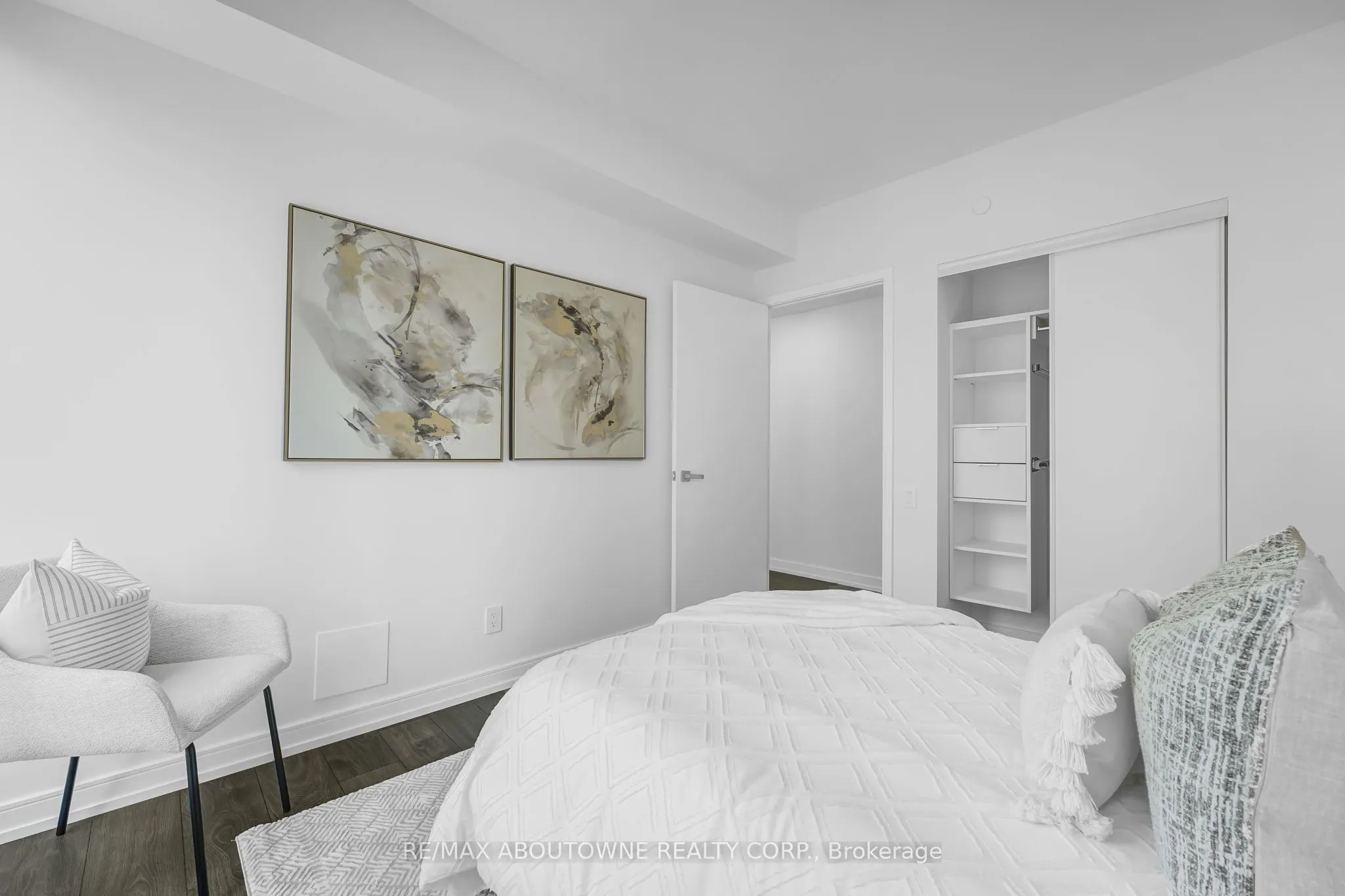 3 Gloucester Street, #1802