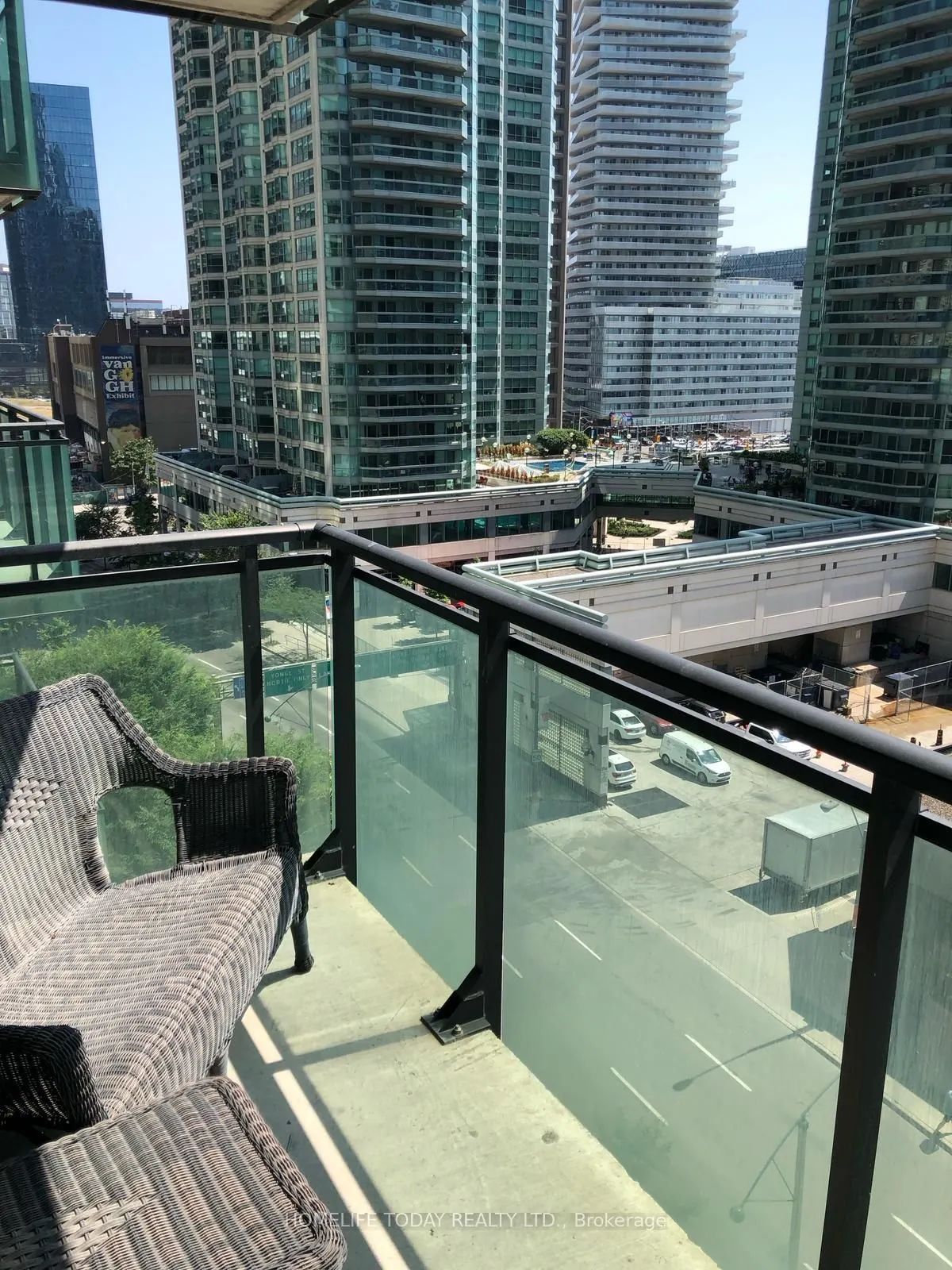 33 Bay Street, #809