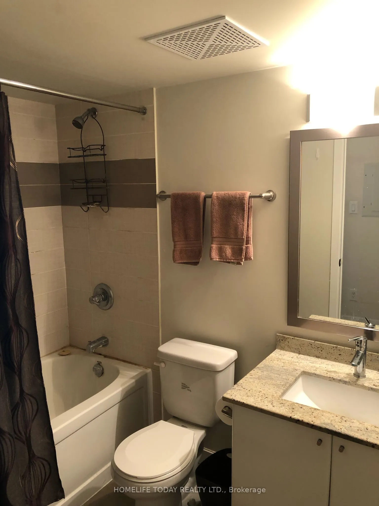 33 Bay Street, #809
