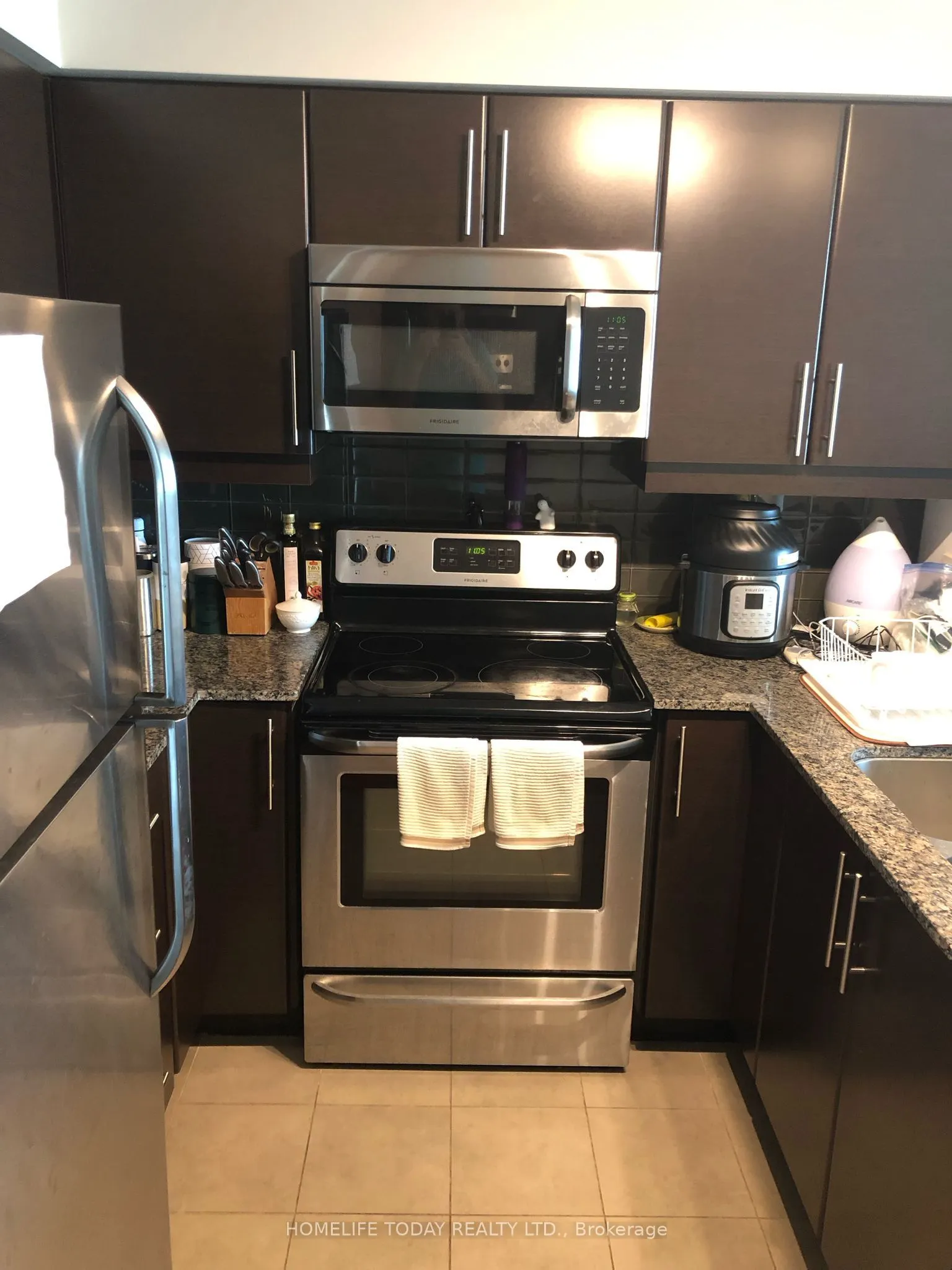 33 Bay Street, #809