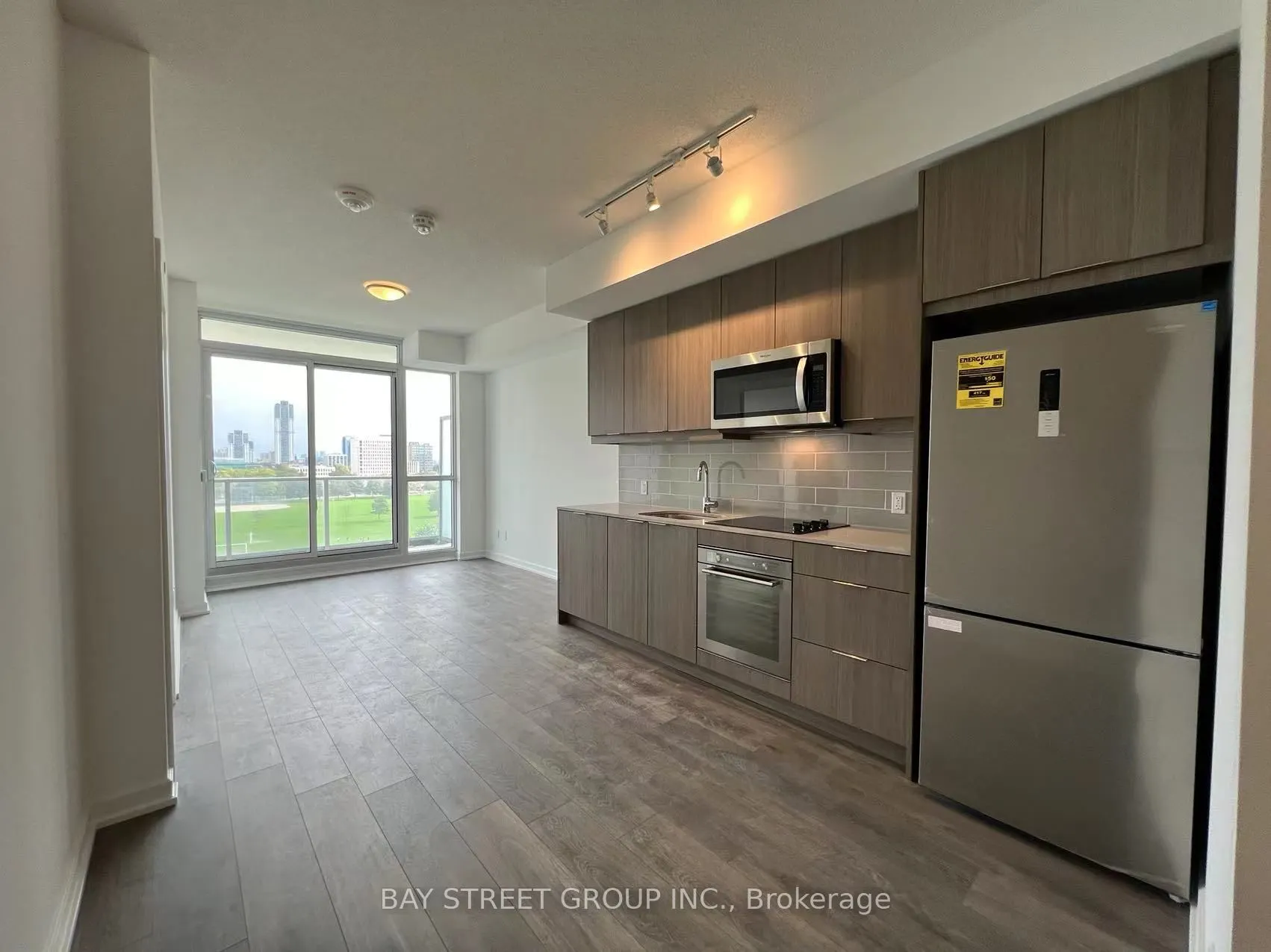 32 Forest Manor Road, #606