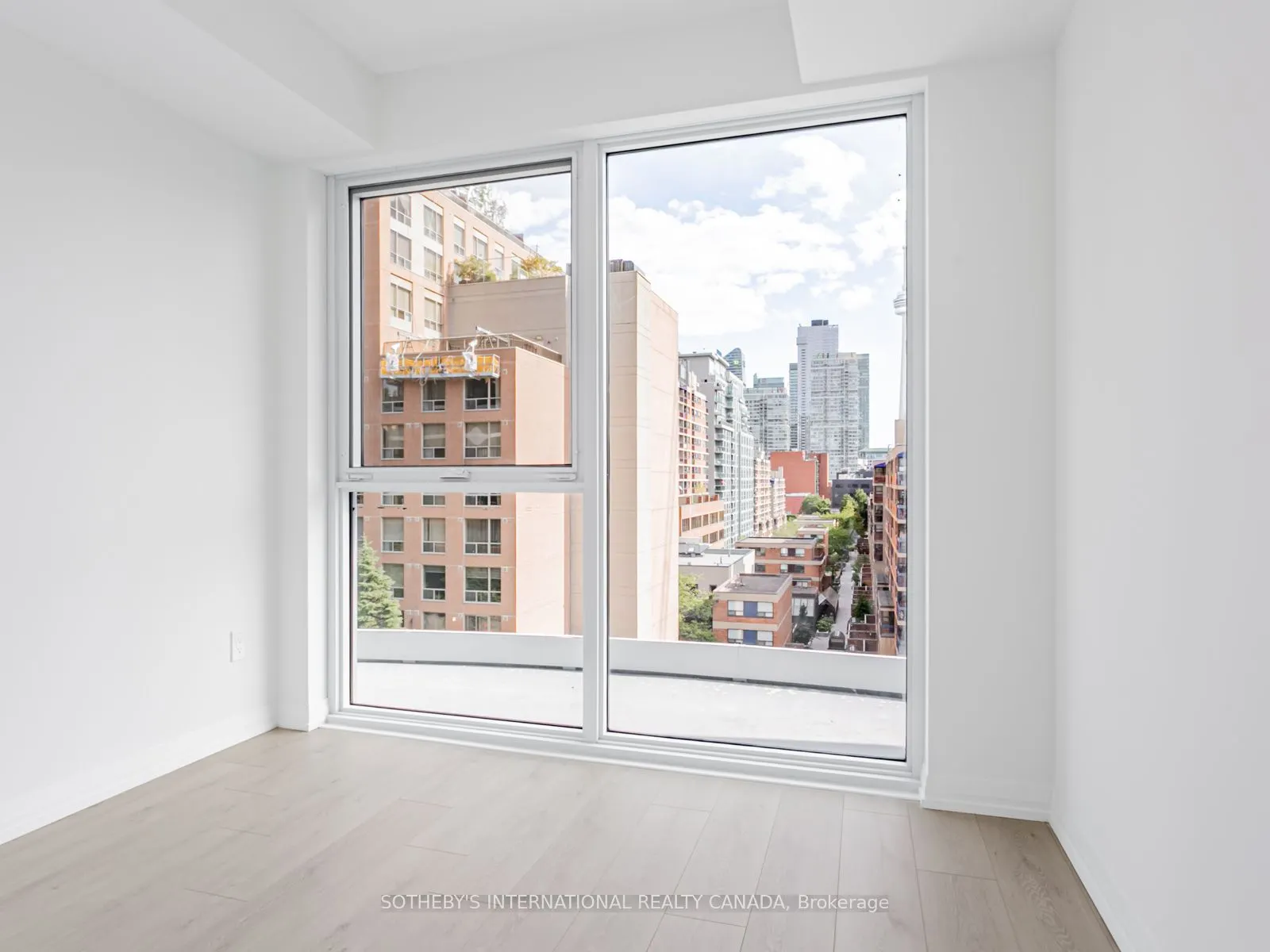 292 Dundas Street W, #610