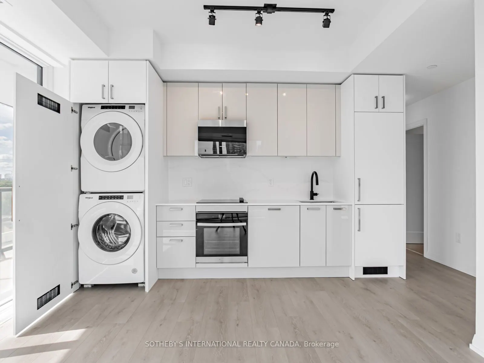 292 Dundas Street W, #610