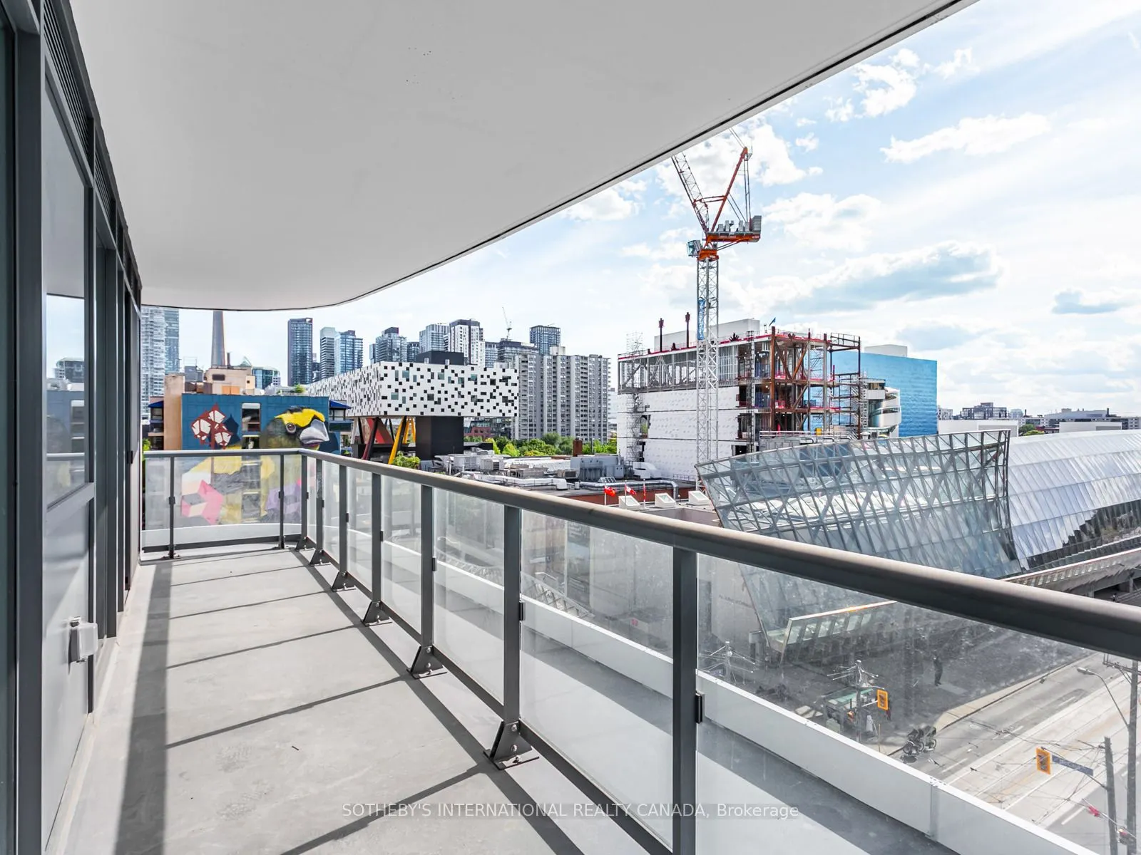 292 Dundas Street W, #610