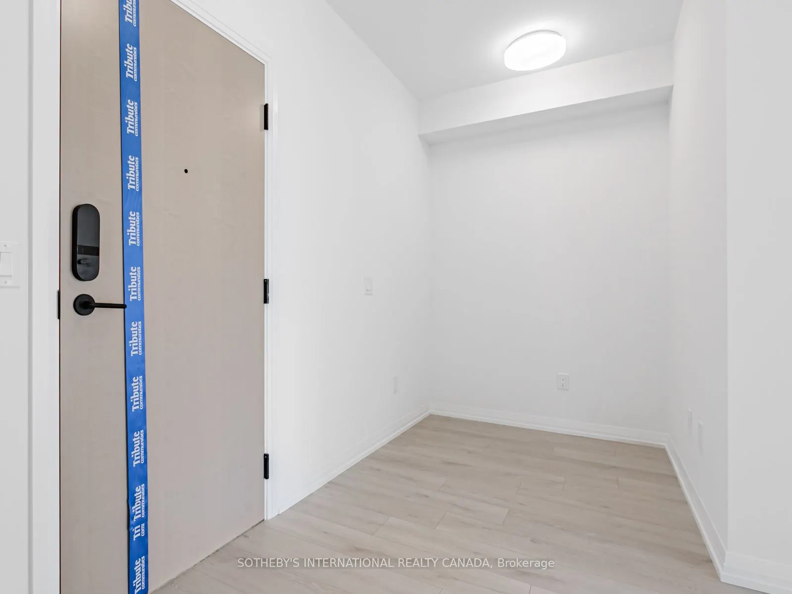 292 Dundas Street W, #610