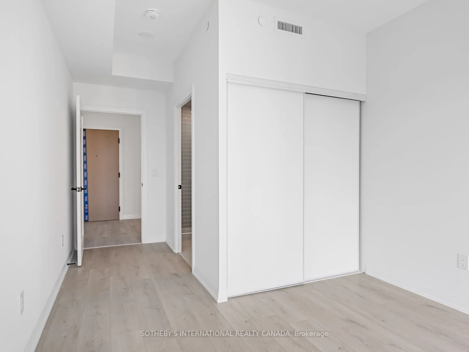 292 Dundas Street W, #610