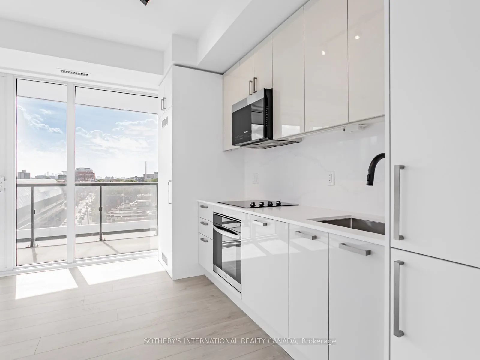 292 Dundas Street W, #610