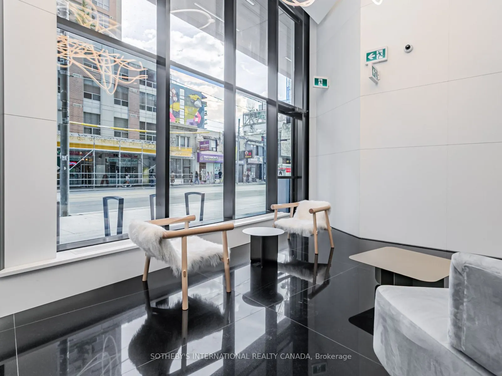 292 Dundas Street W, #610