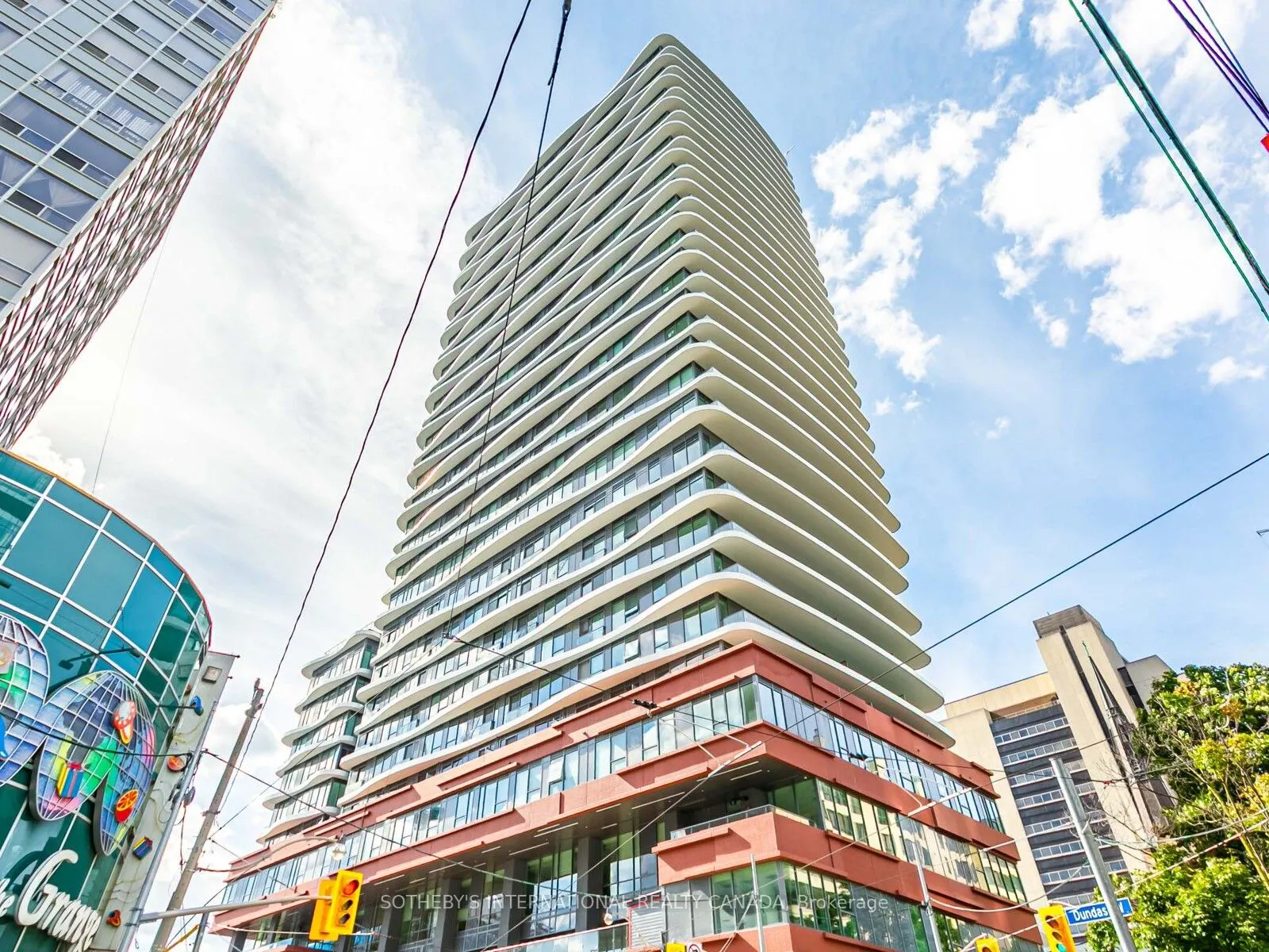 292 Dundas Street W, #610