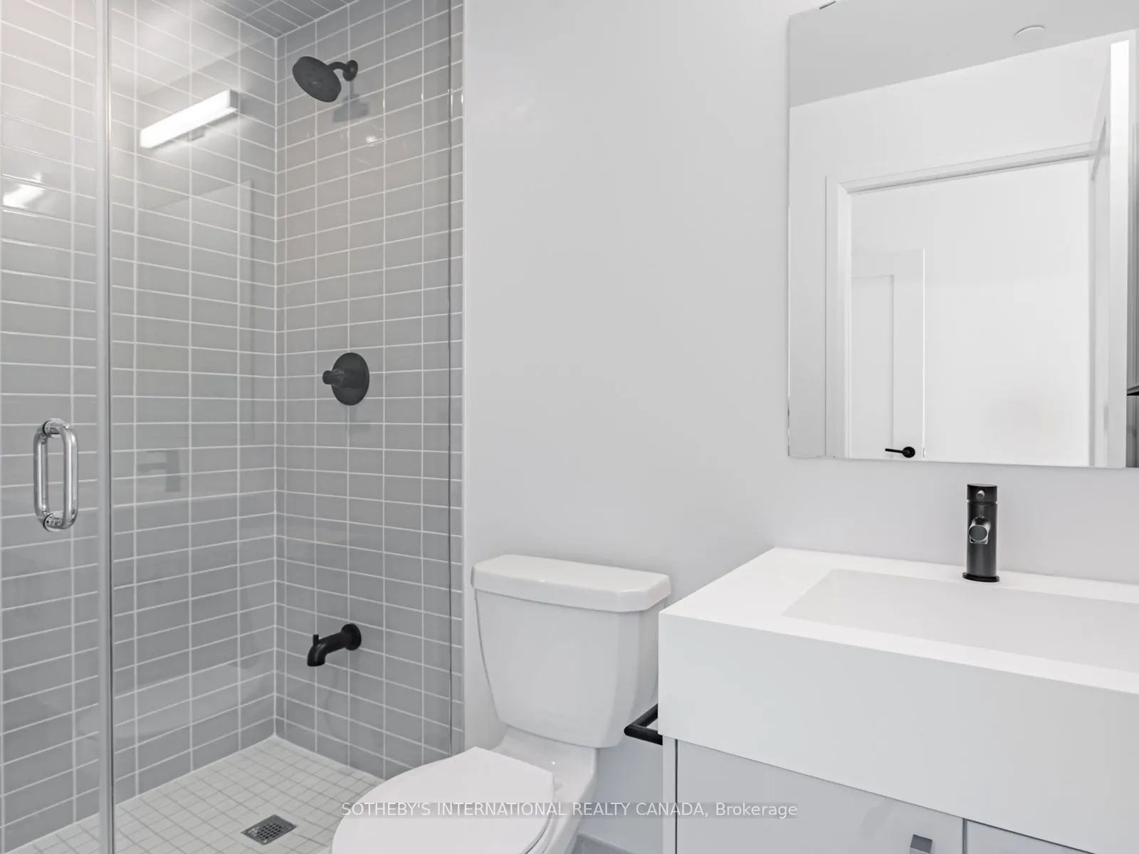 292 Dundas Street W, #610