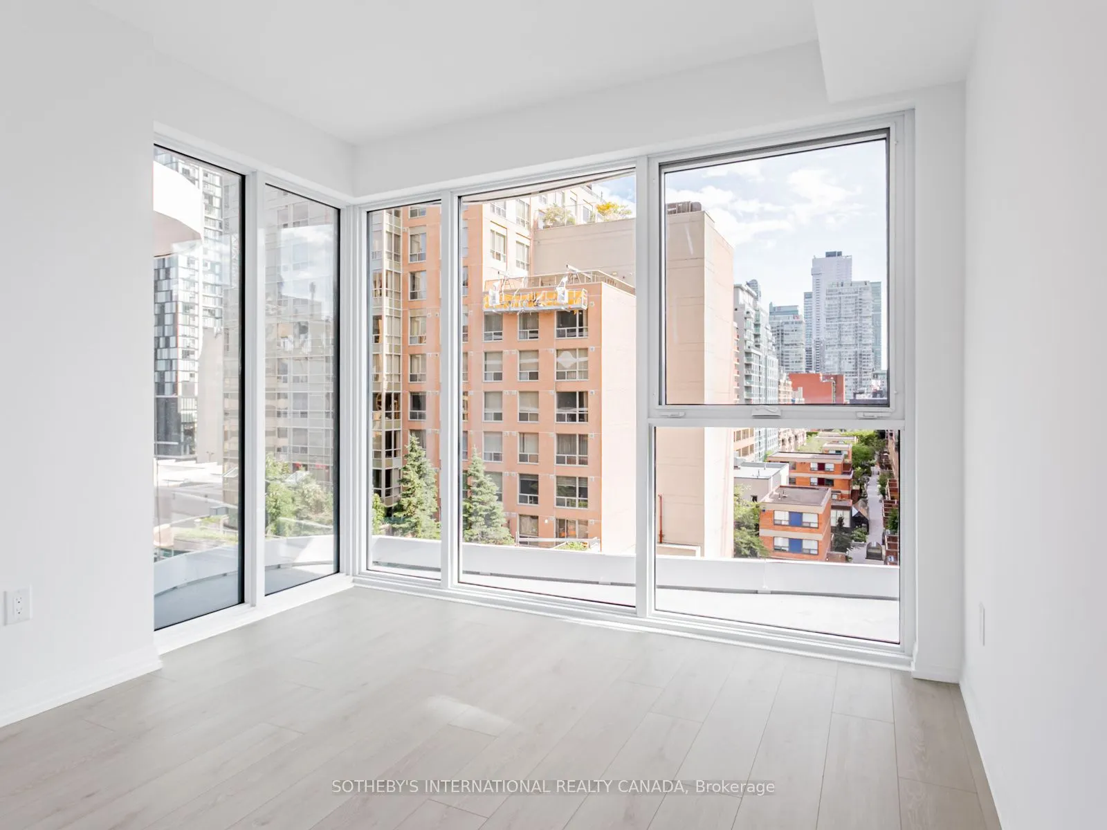 292 Dundas Street W, #610