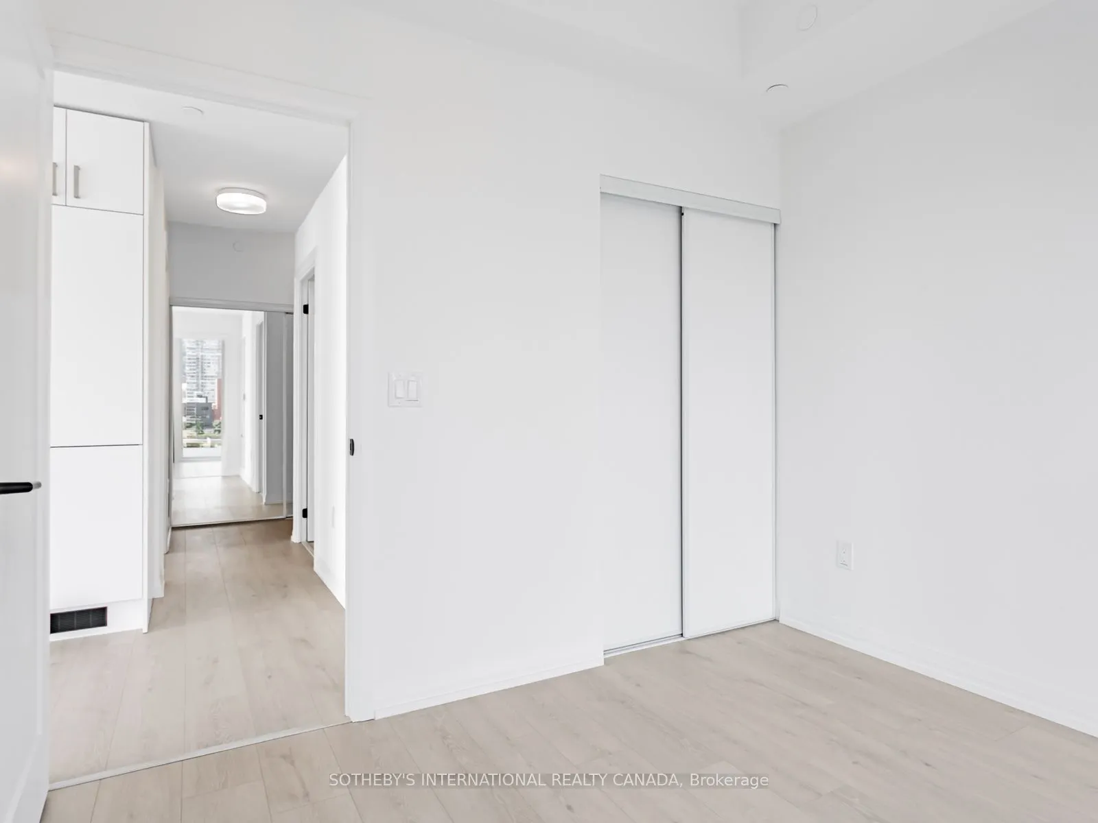 292 Dundas Street W, #610