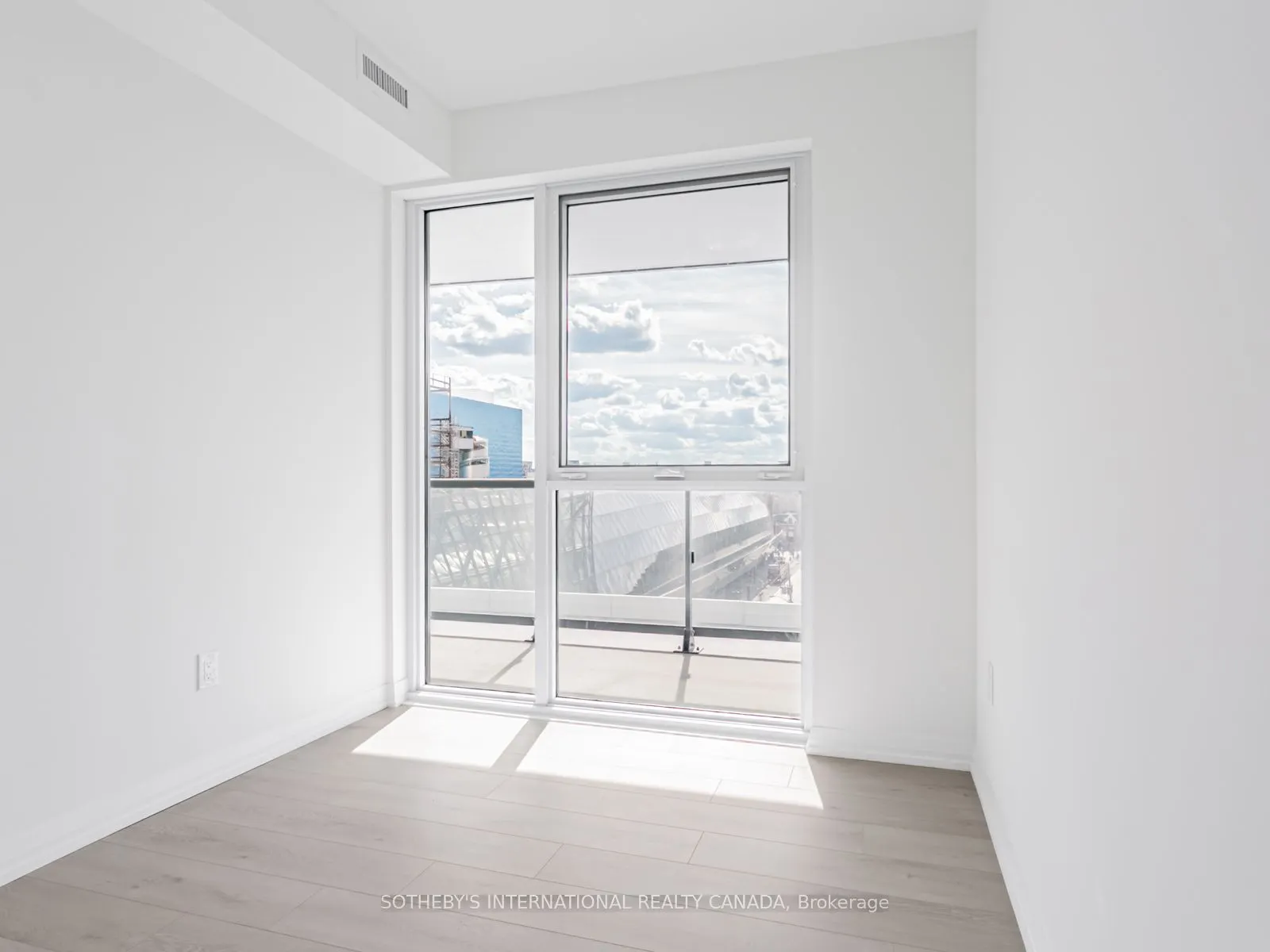 292 Dundas Street W, #610
