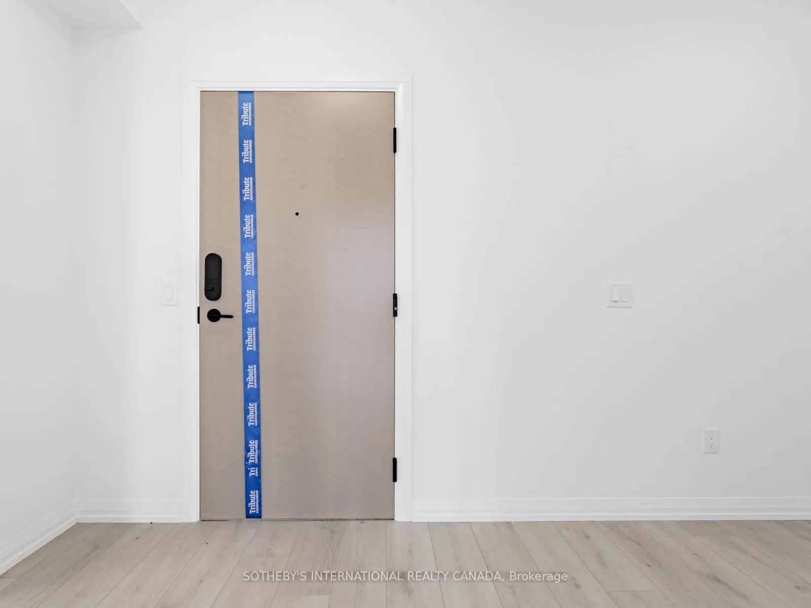 292 Dundas Street W, #610