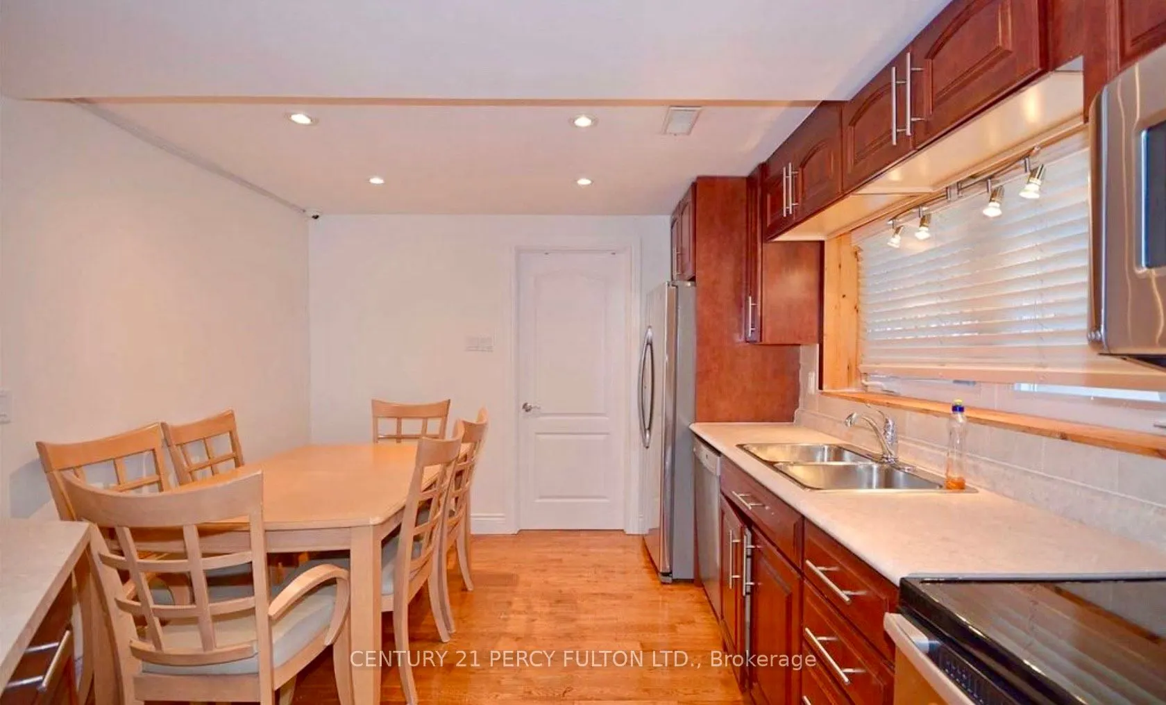 23 Pitcairn Crescent