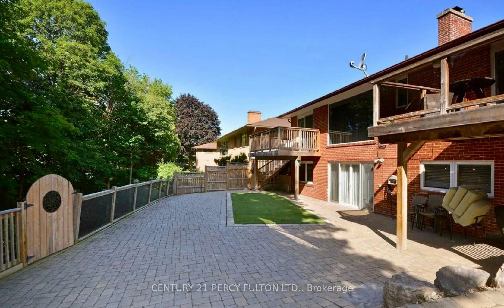 23 Pitcairn Crescent