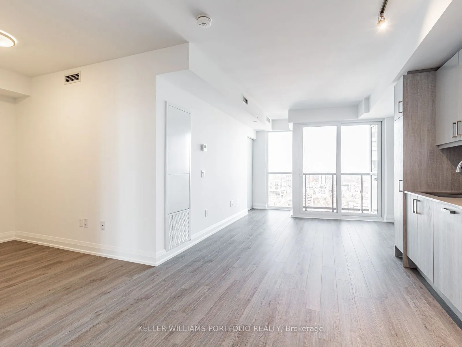 77 Mutual Street, #3510