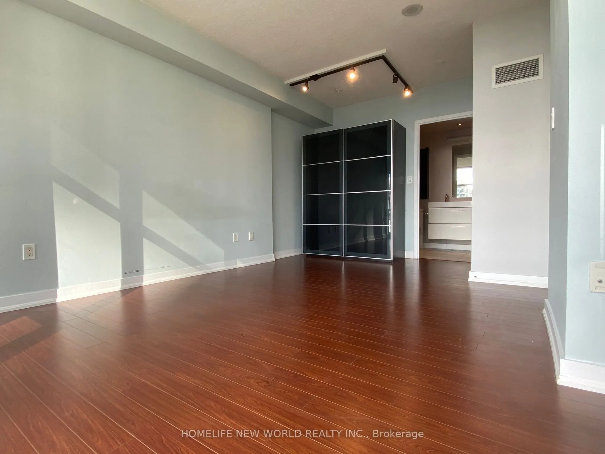 10 Navy Wharf Court, #1009