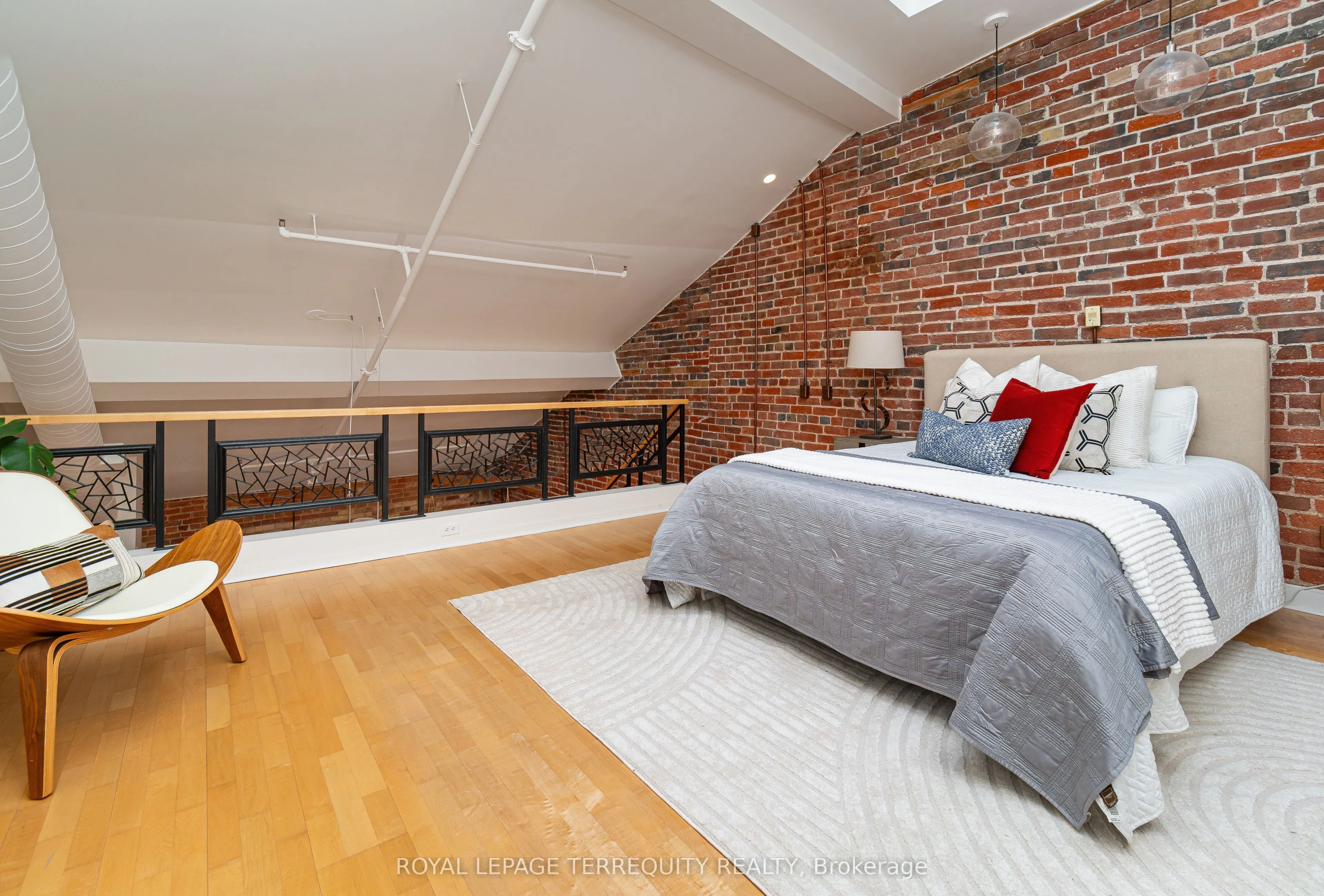 81 Front Street E, #409