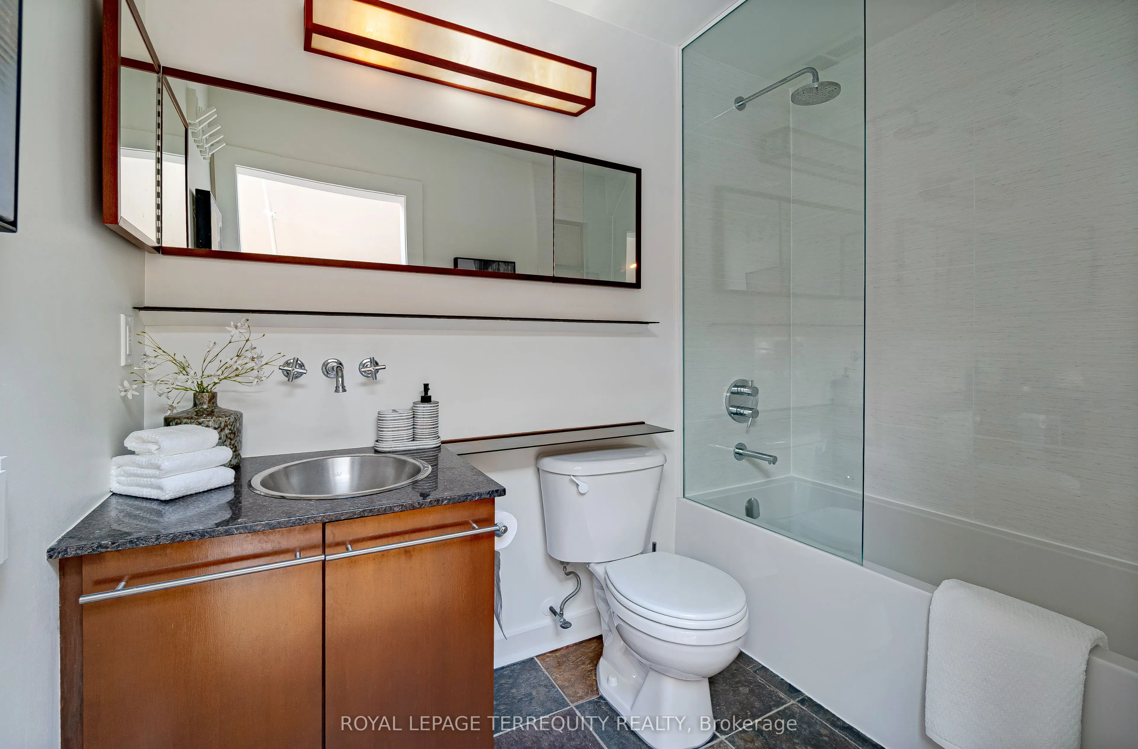 81 Front Street E, #409