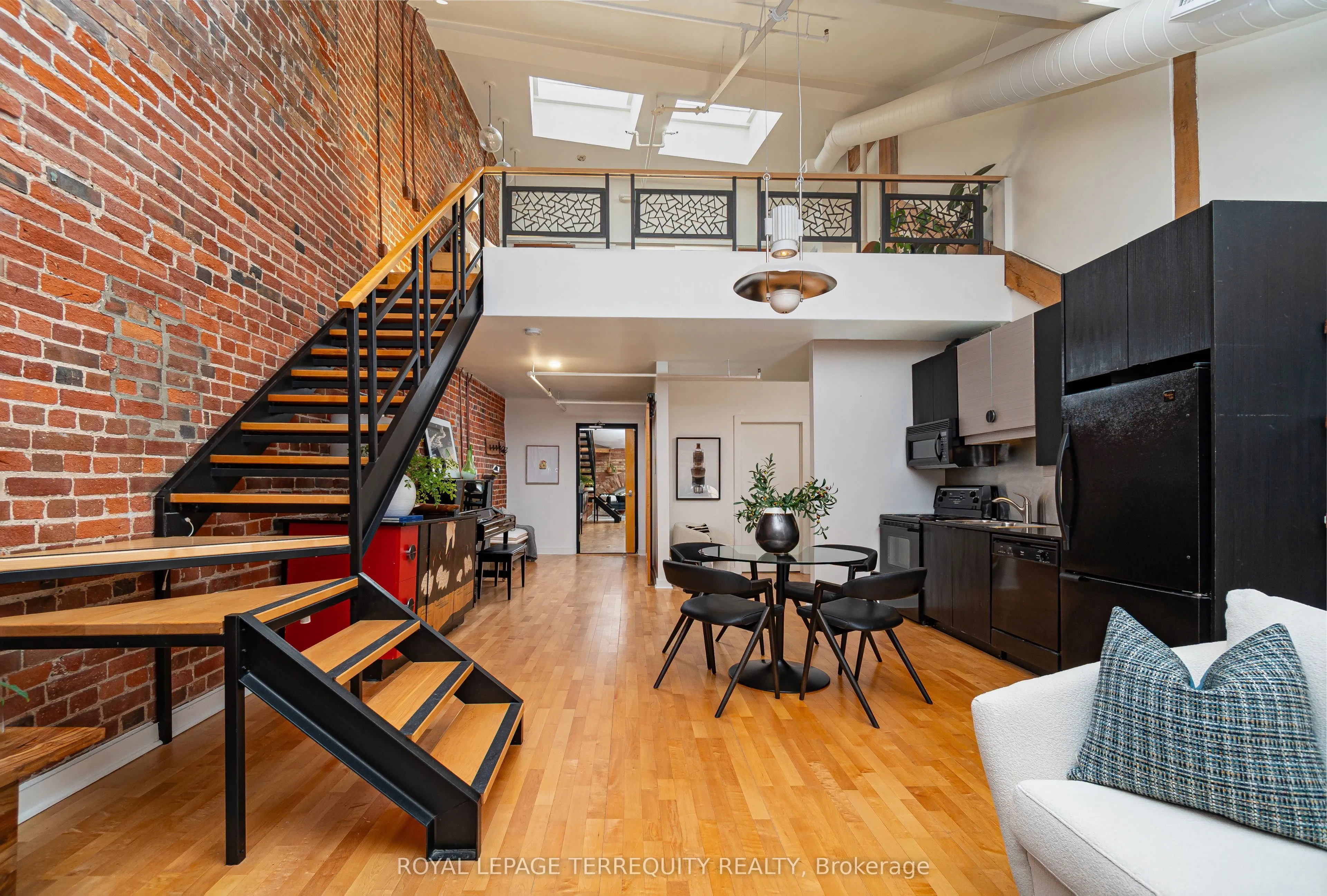 81 Front Street E, #409