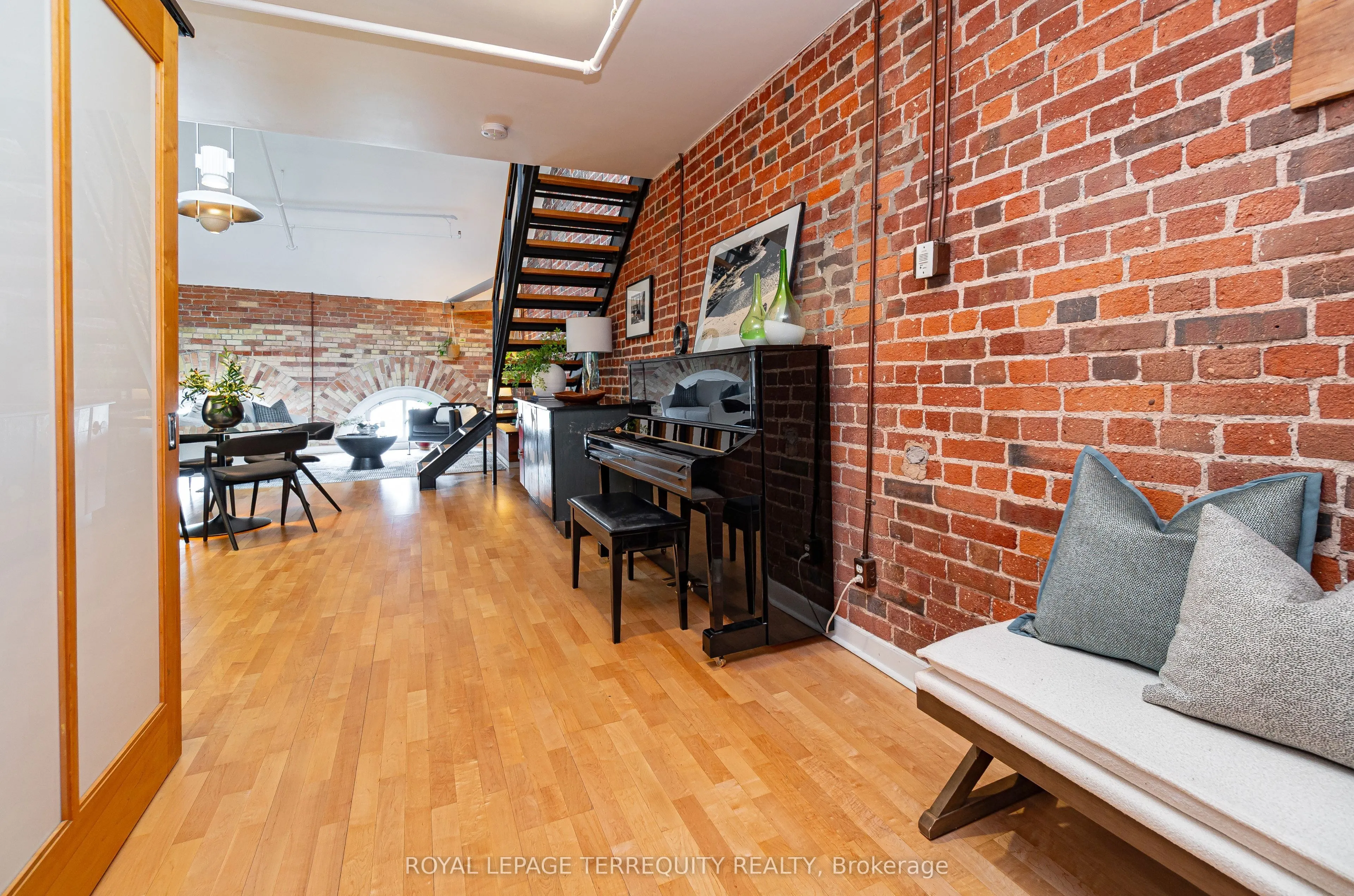 81 Front Street E, #409