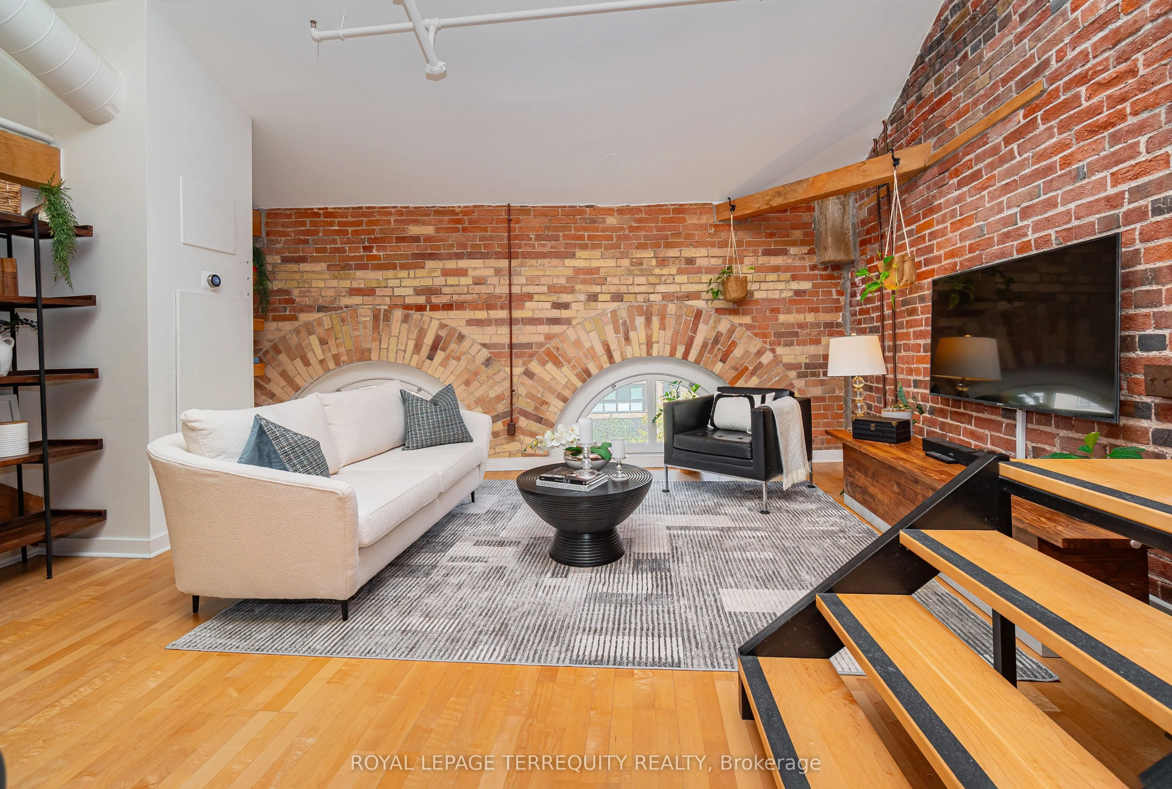 81 Front Street E, #409